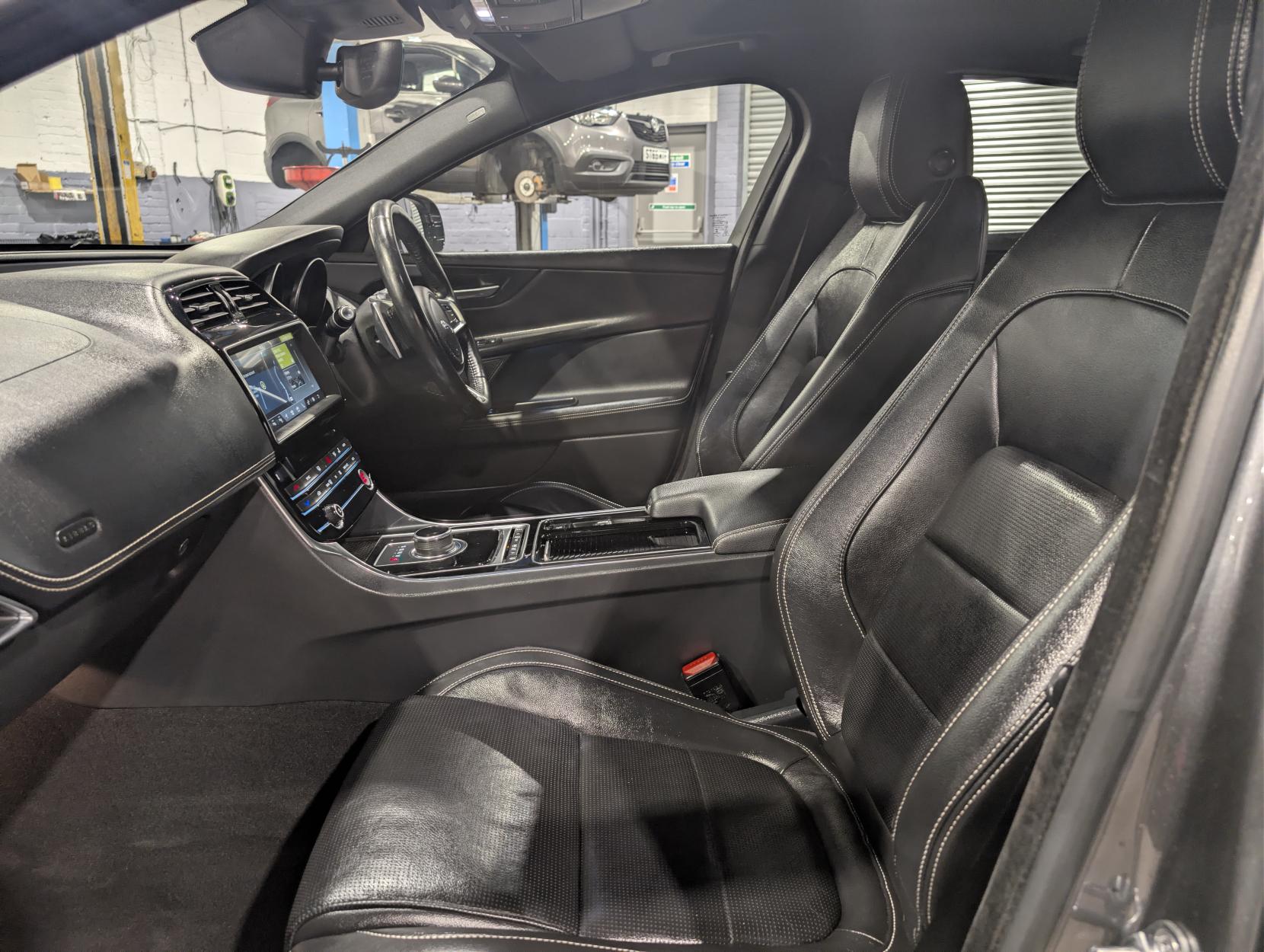 Jaguar XE 2.0d R-Sport Saloon 4dr Diesel Auto Euro 6 (s/s) (180 ps)