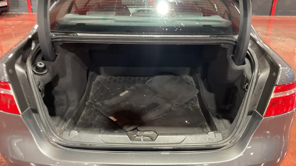 Jaguar XE 2.0d R-Sport Saloon 4dr Diesel Auto Euro 6 (s/s) (180 ps)