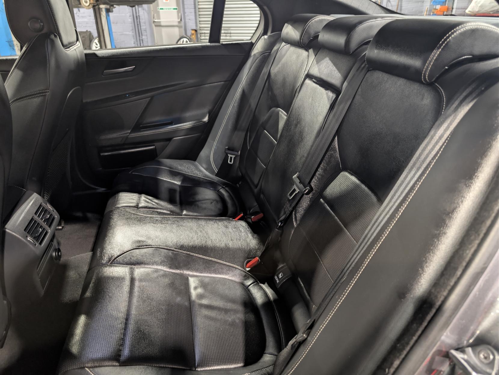 Jaguar XE 2.0d R-Sport Saloon 4dr Diesel Auto Euro 6 (s/s) (180 ps)