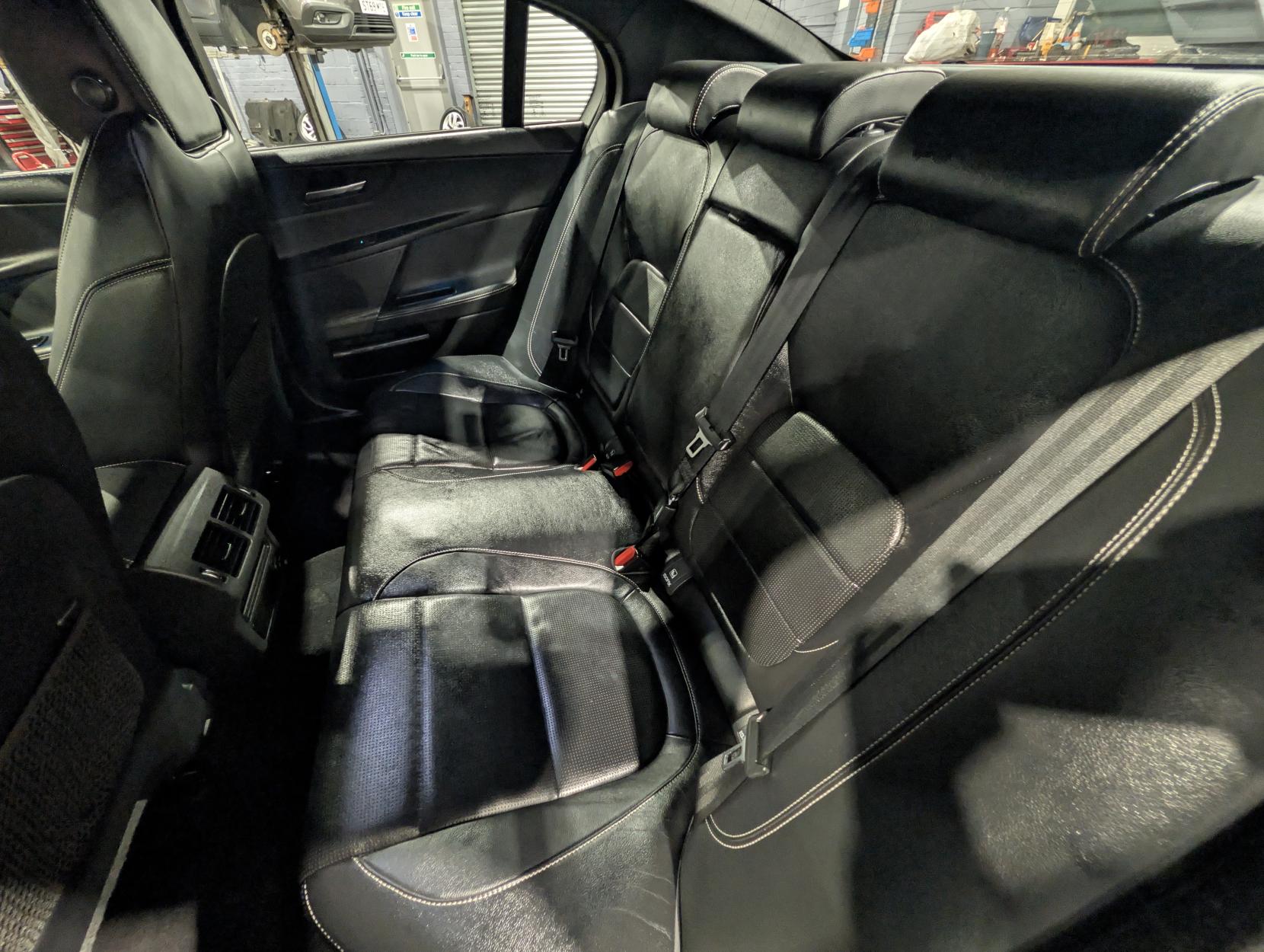 Jaguar XE 2.0d R-Sport Saloon 4dr Diesel Auto Euro 6 (s/s) (180 ps)