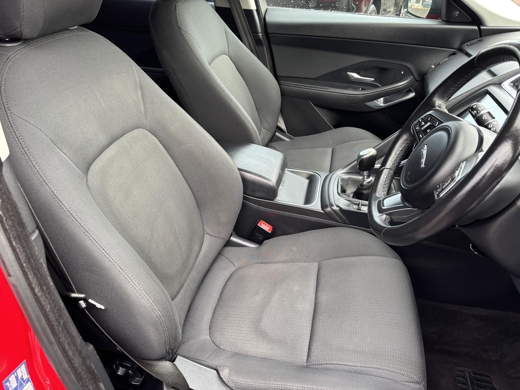 Jaguar E-PACE 2.0 D150 SUV 5dr Diesel Manual Euro 6 (s/s) (150 ps)