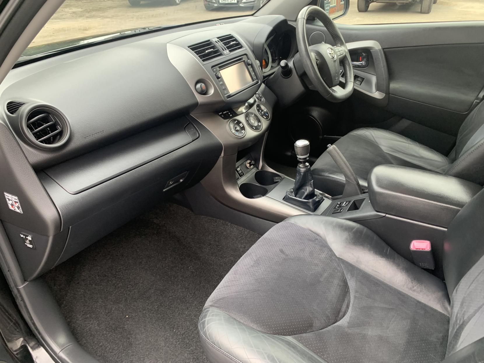 Toyota RAV4 2.2 D-4D XT-R SUV 5dr Diesel Manual 4WD Euro 5 (150 ps)