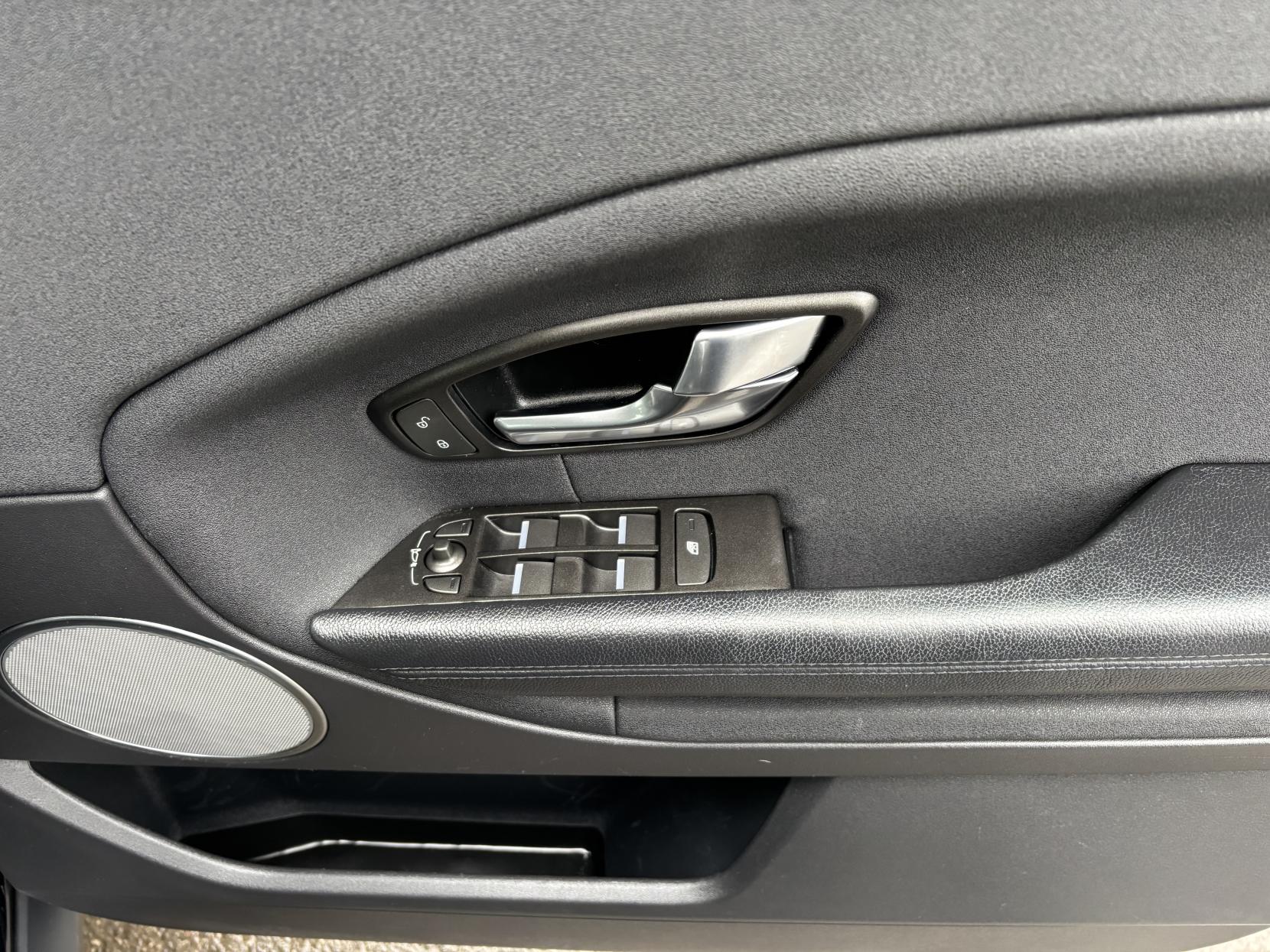 Land Rover Range Rover Evoque 2.0 TD4 SE SUV 5dr Diesel Auto 4WD Euro 6 (s/s) (180 ps)