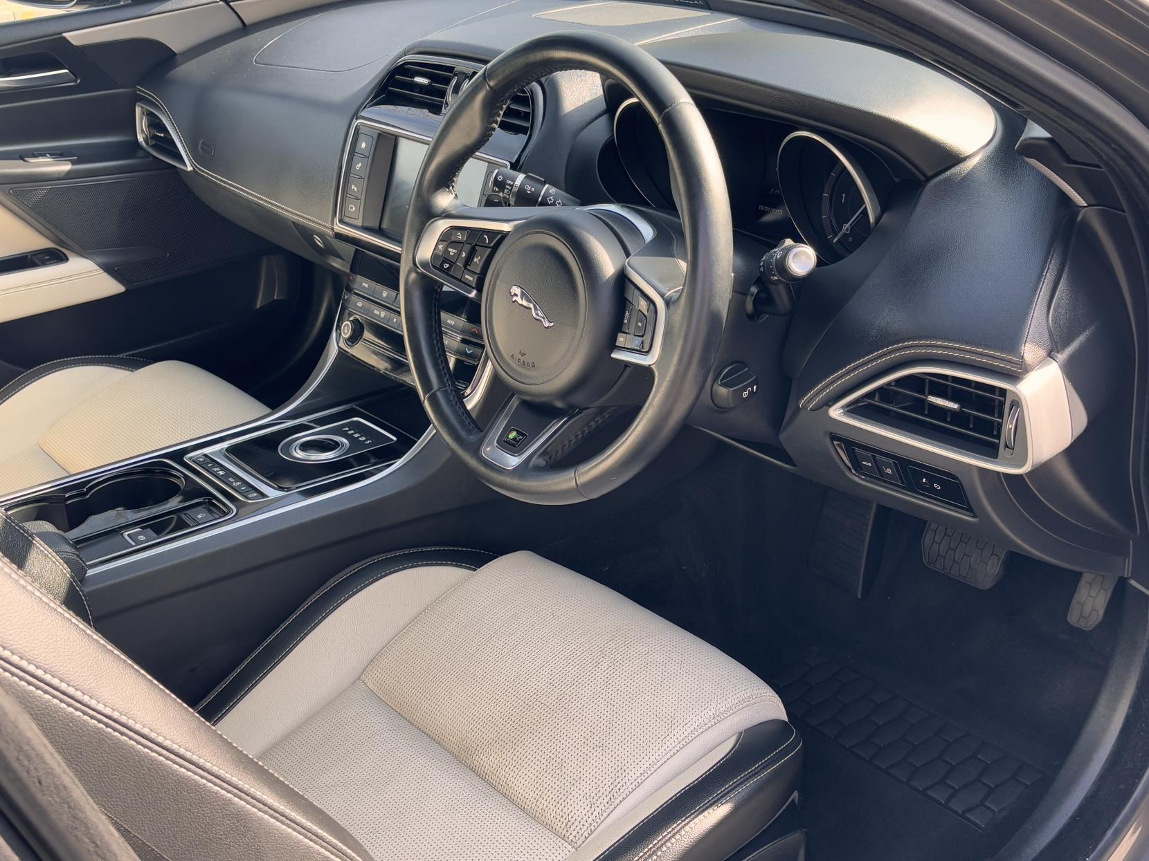 Jaguar XE 2.0 R-Sport Saloon (2014 - 2020)