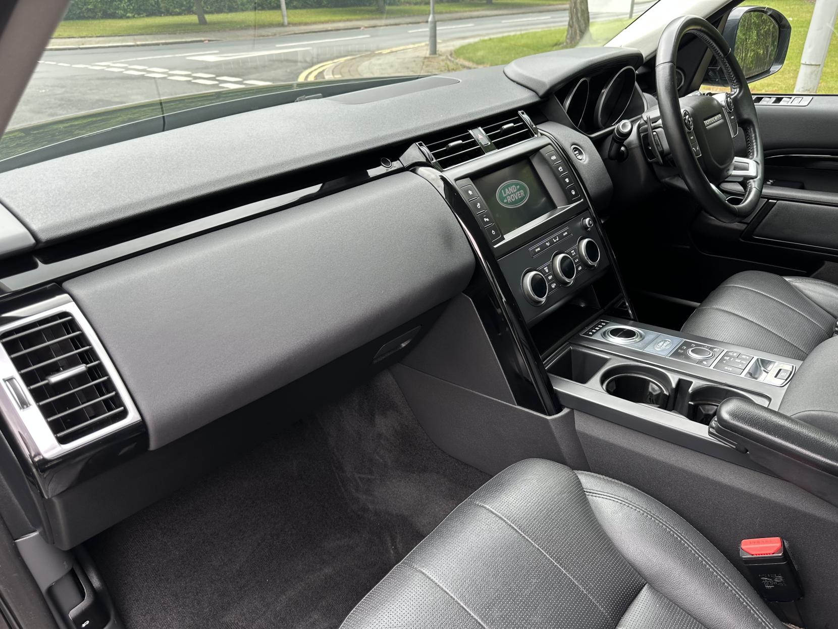 Land Rover Discovery 3.0 TD V6 SE SUV 5dr Diesel Auto 4WD Euro 6 (s/s) (258 ps)