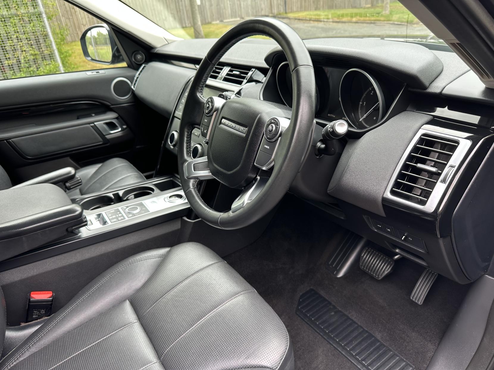 Land Rover Discovery 3.0 TD V6 SE SUV 5dr Diesel Auto 4WD Euro 6 (s/s) (258 ps)