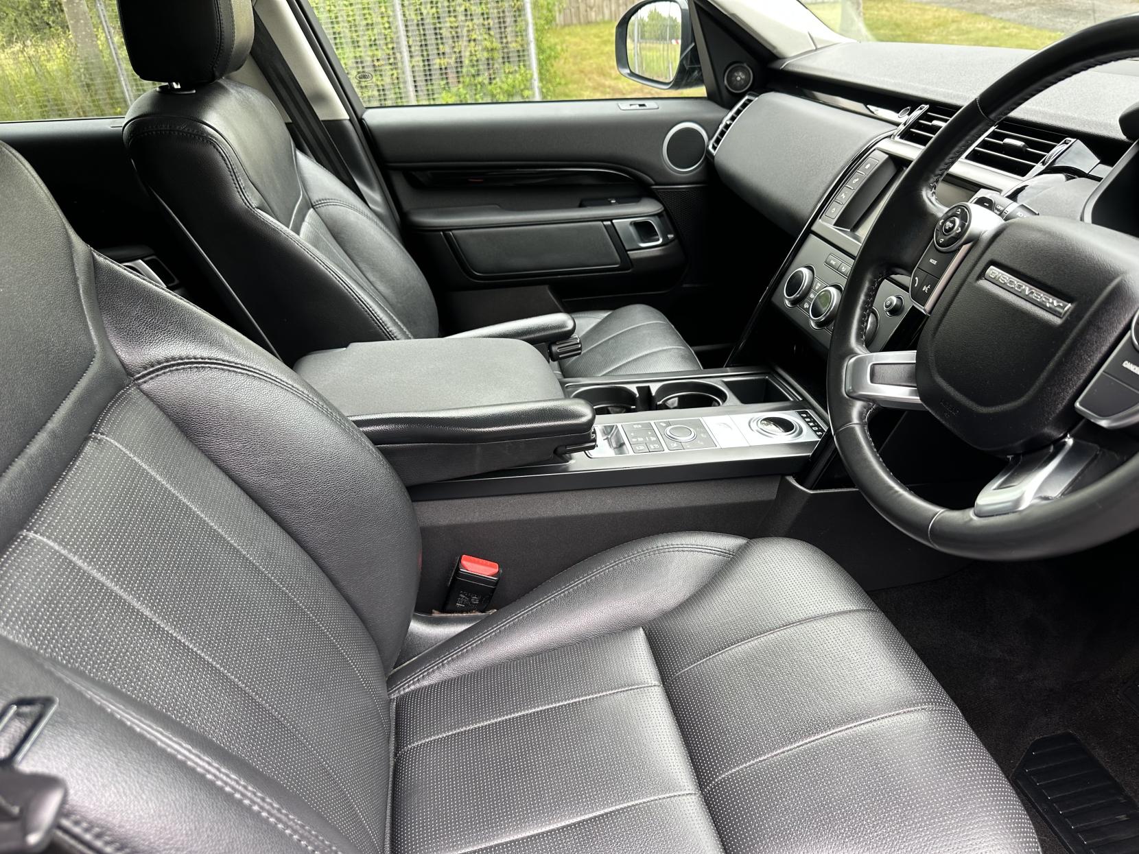 Land Rover Discovery 3.0 TD V6 SE SUV 5dr Diesel Auto 4WD Euro 6 (s/s) (258 ps)