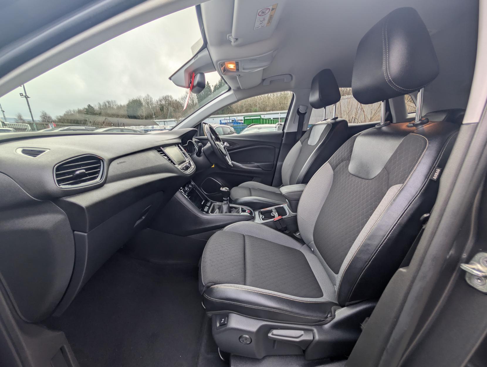 Vauxhall Grandland X 1.2 Turbo GPF Sport Nav SUV 5dr Petrol Manual Euro 6 (s/s) (130 ps)