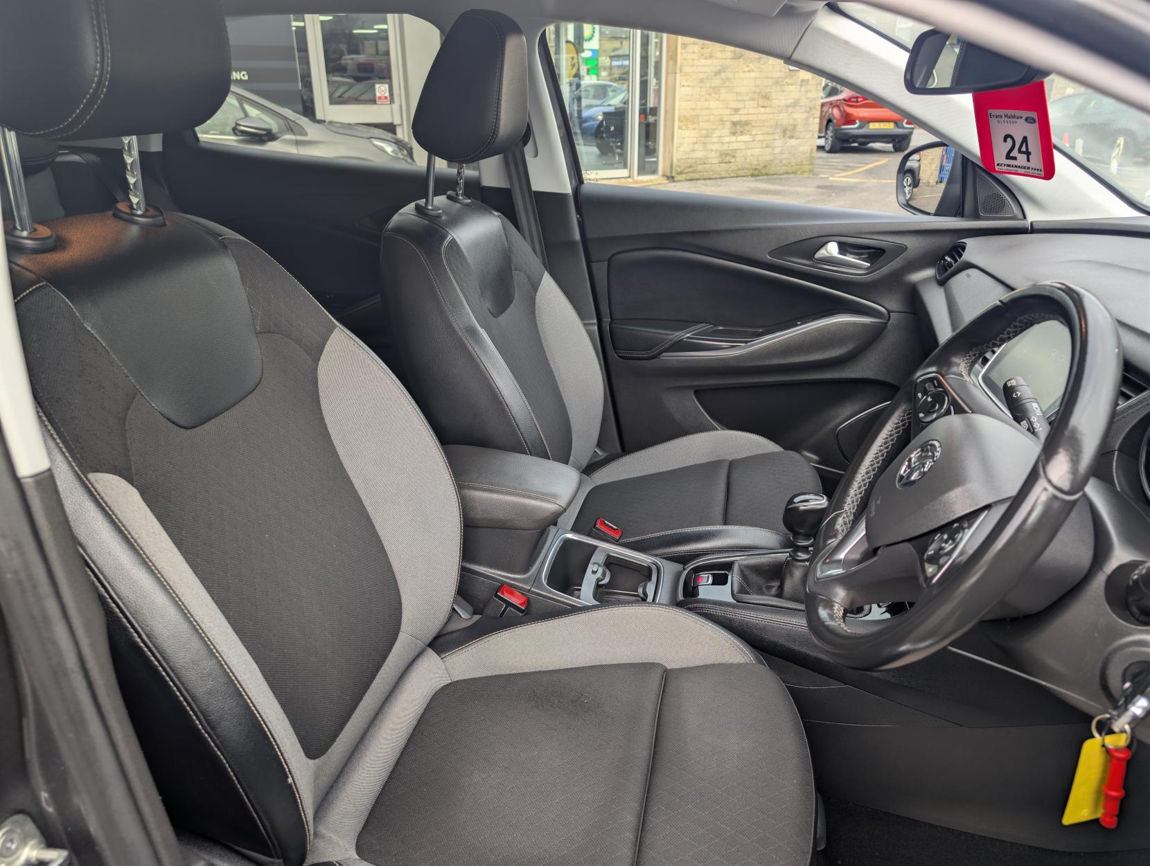 Vauxhall Grandland X 1.2 Turbo GPF Sport Nav SUV 5dr Petrol Manual Euro 6 (s/s) (130 ps)