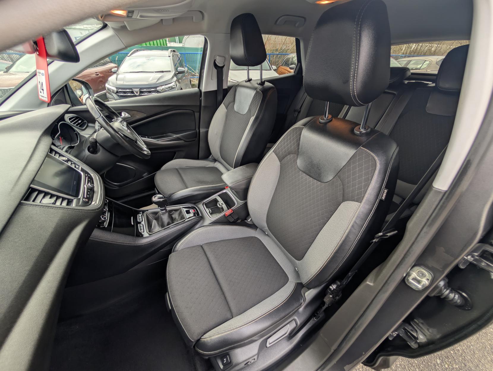 Vauxhall Grandland X 1.2 Turbo GPF Sport Nav SUV 5dr Petrol Manual Euro 6 (s/s) (130 ps)