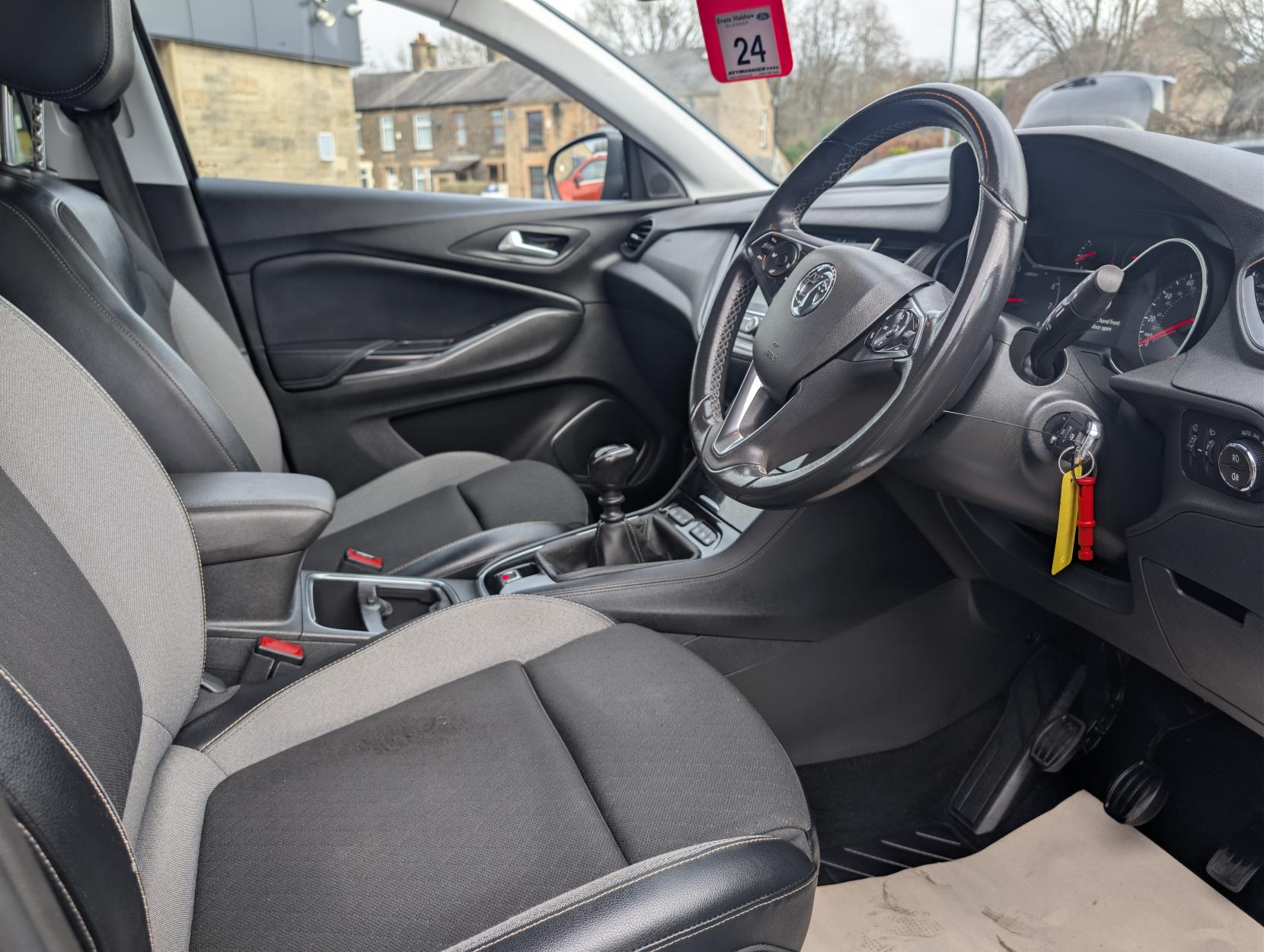 Vauxhall Grandland X 1.2 Turbo GPF Sport Nav SUV 5dr Petrol Manual Euro 6 (s/s) (130 ps)