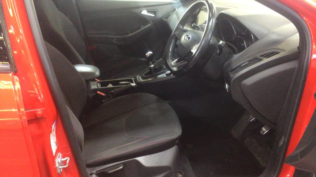 Ford Focus 1.0T EcoBoost ST-Line Hatchback 5dr Petrol Manual Euro 6 (s/s) (125 ps)