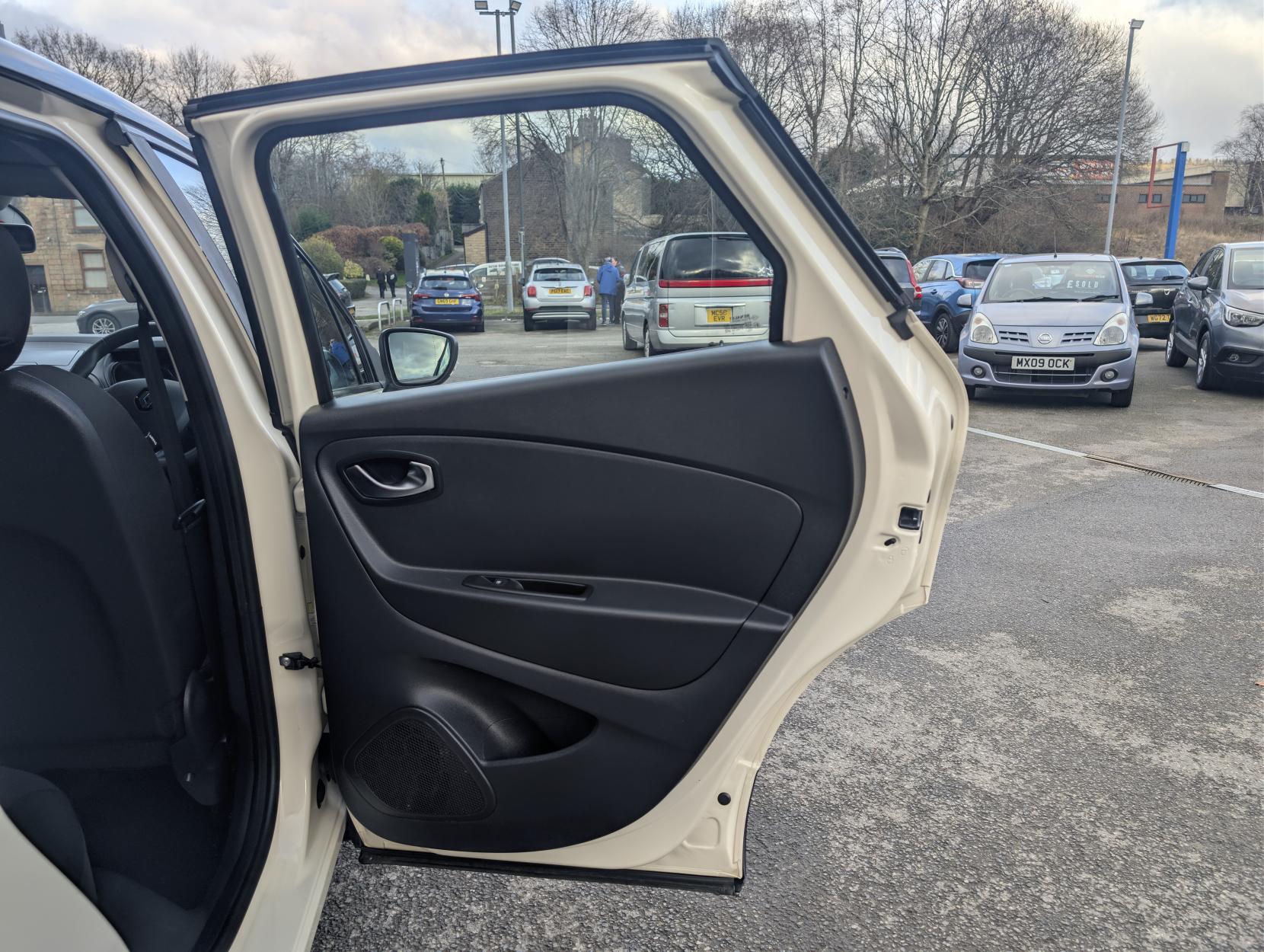 Renault Captur 0.9 TCe ENERGY Play SUV 5dr Petrol Manual Euro 6 (s/s) (90 ps)