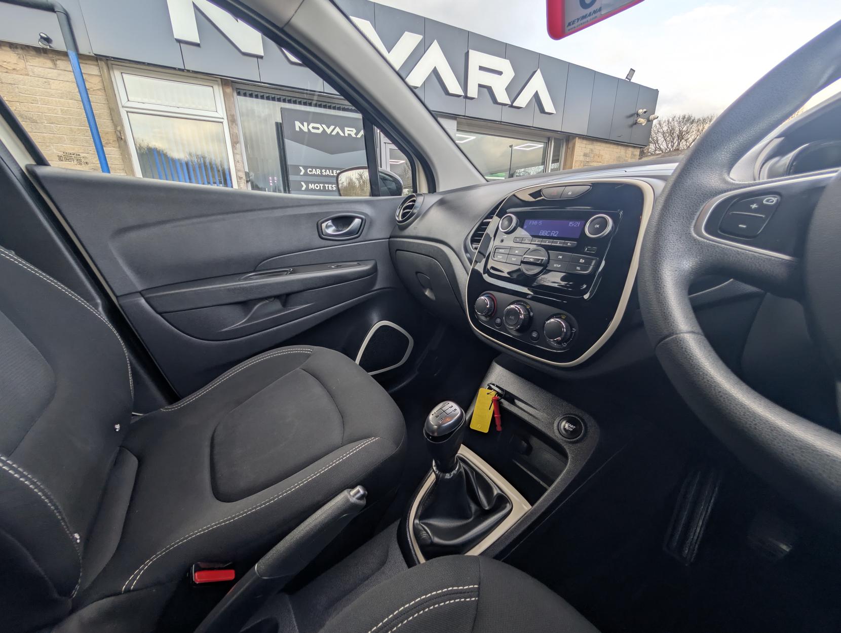 Renault Captur 0.9 TCe ENERGY Play SUV 5dr Petrol Manual Euro 6 (s/s) (90 ps)