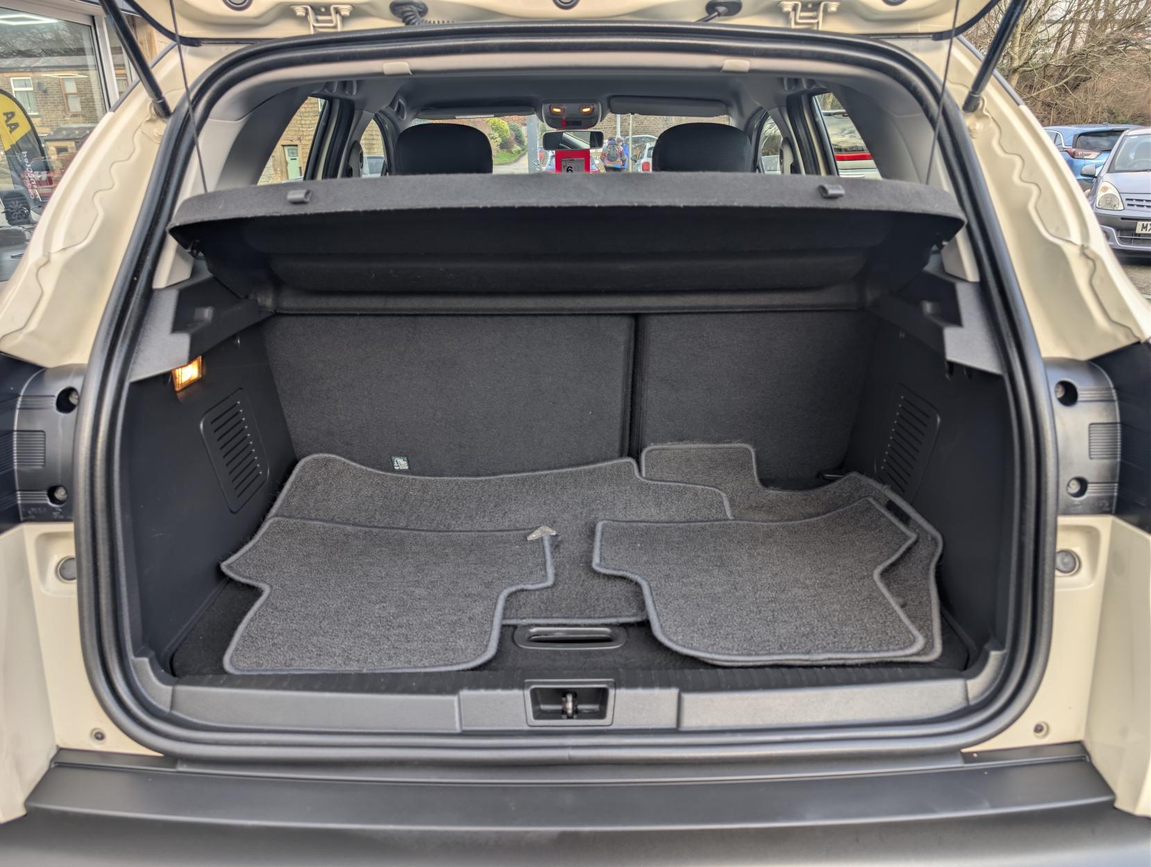 Renault Captur 0.9 TCe ENERGY Play SUV 5dr Petrol Manual Euro 6 (s/s) (90 ps)