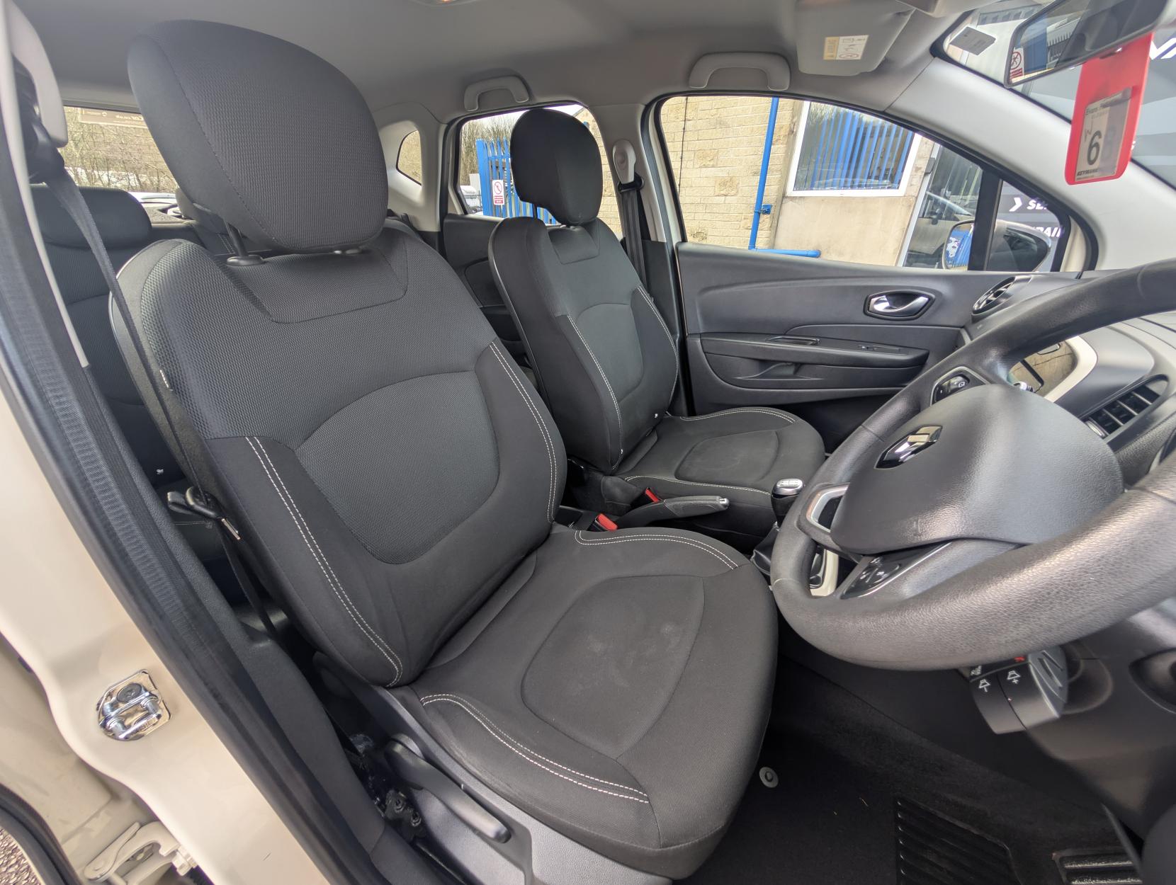 Renault Captur 0.9 TCe ENERGY Play SUV 5dr Petrol Manual Euro 6 (s/s) (90 ps)