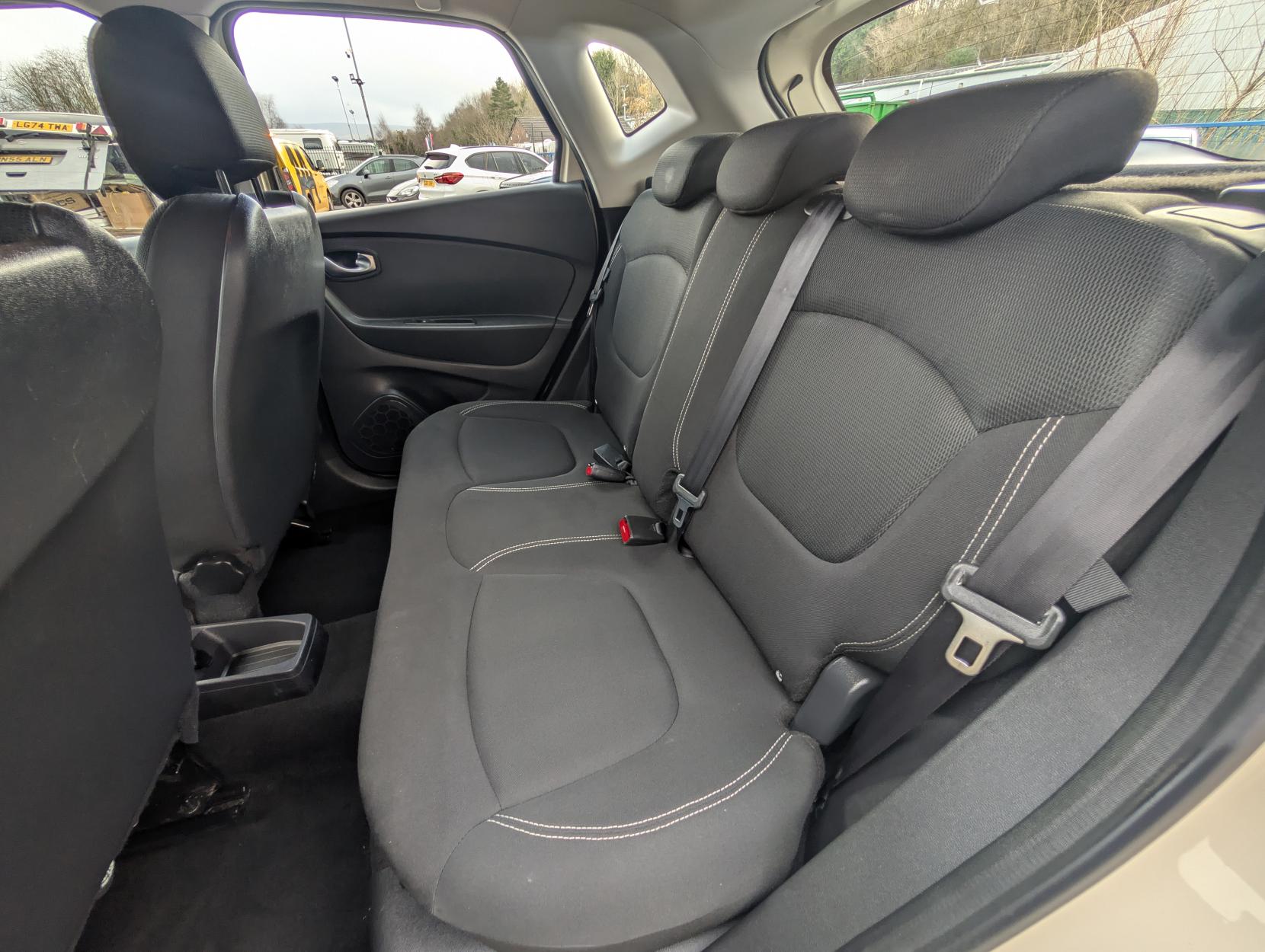 Renault Captur 0.9 TCe ENERGY Play SUV 5dr Petrol Manual Euro 6 (s/s) (90 ps)