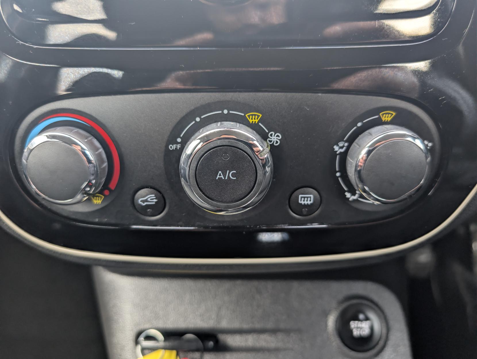 Renault Captur 0.9 TCe ENERGY Play SUV 5dr Petrol Manual Euro 6 (s/s) (90 ps)