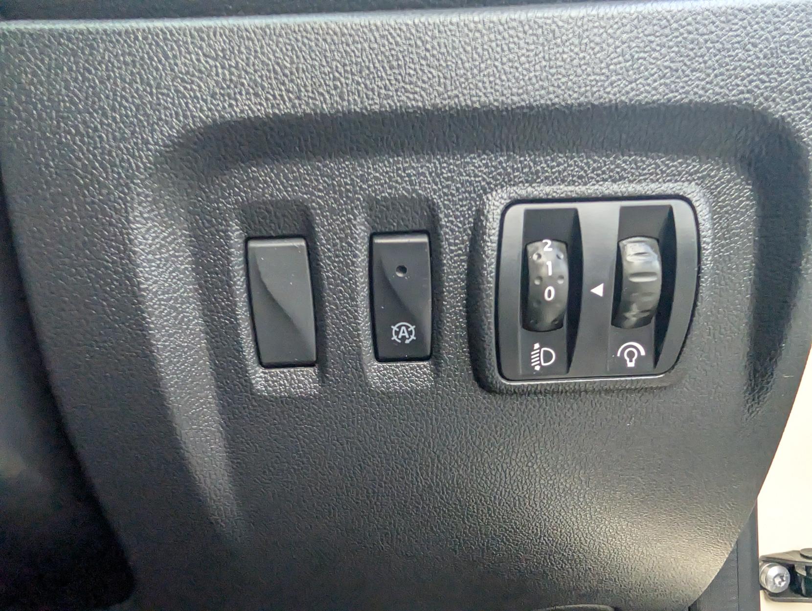 Renault Captur 0.9 TCe ENERGY Play SUV 5dr Petrol Manual Euro 6 (s/s) (90 ps)