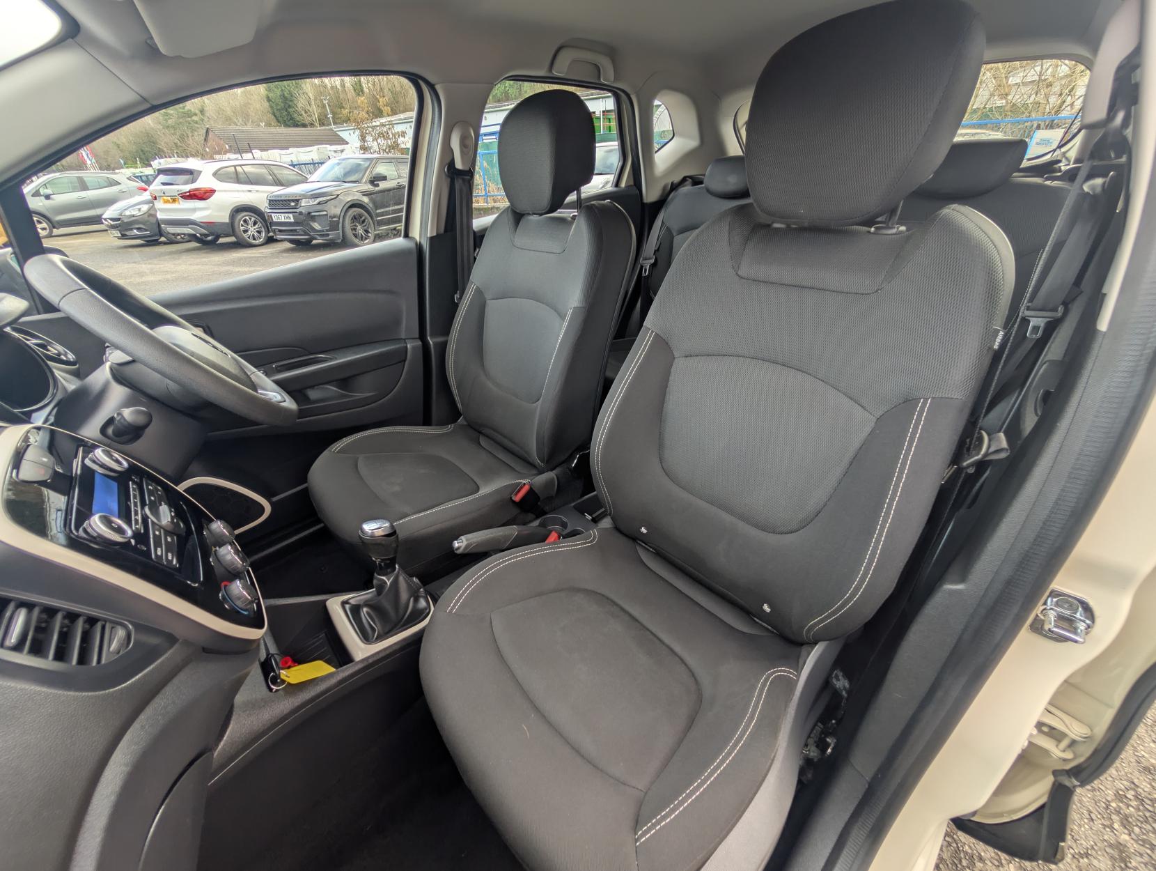 Renault Captur 0.9 TCe ENERGY Play SUV 5dr Petrol Manual Euro 6 (s/s) (90 ps)