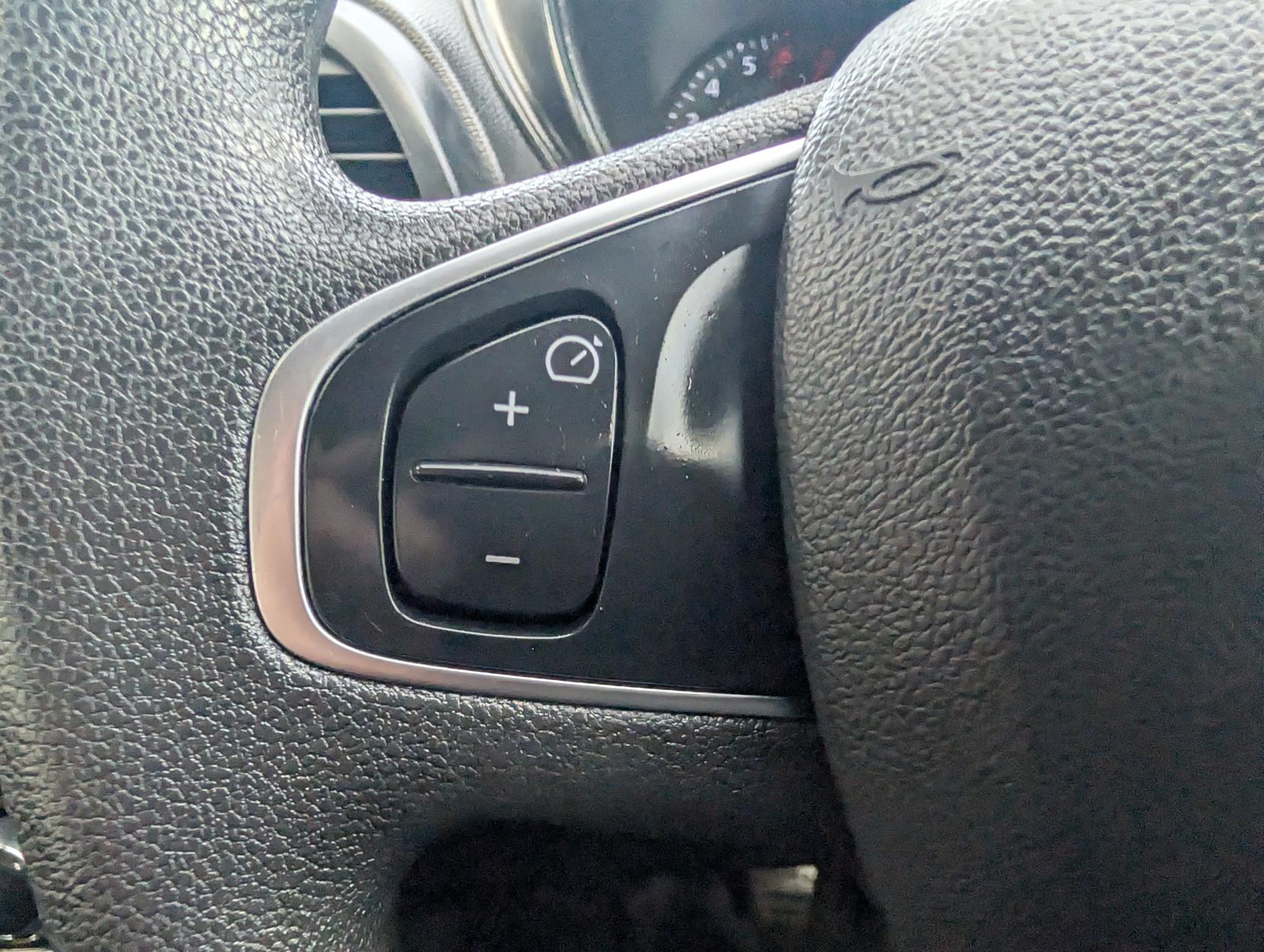 Renault Captur 0.9 TCe ENERGY Play SUV 5dr Petrol Manual Euro 6 (s/s) (90 ps)