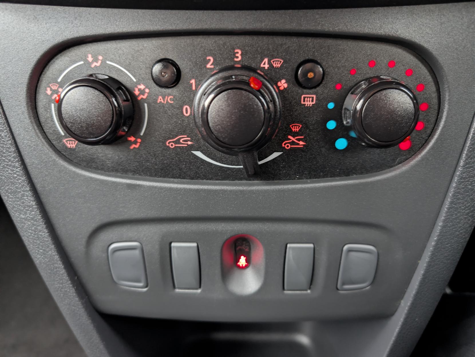 Dacia Sandero 1.0 SCe Essential Hatchback 5dr Petrol Manual Euro 6 (75 ps)