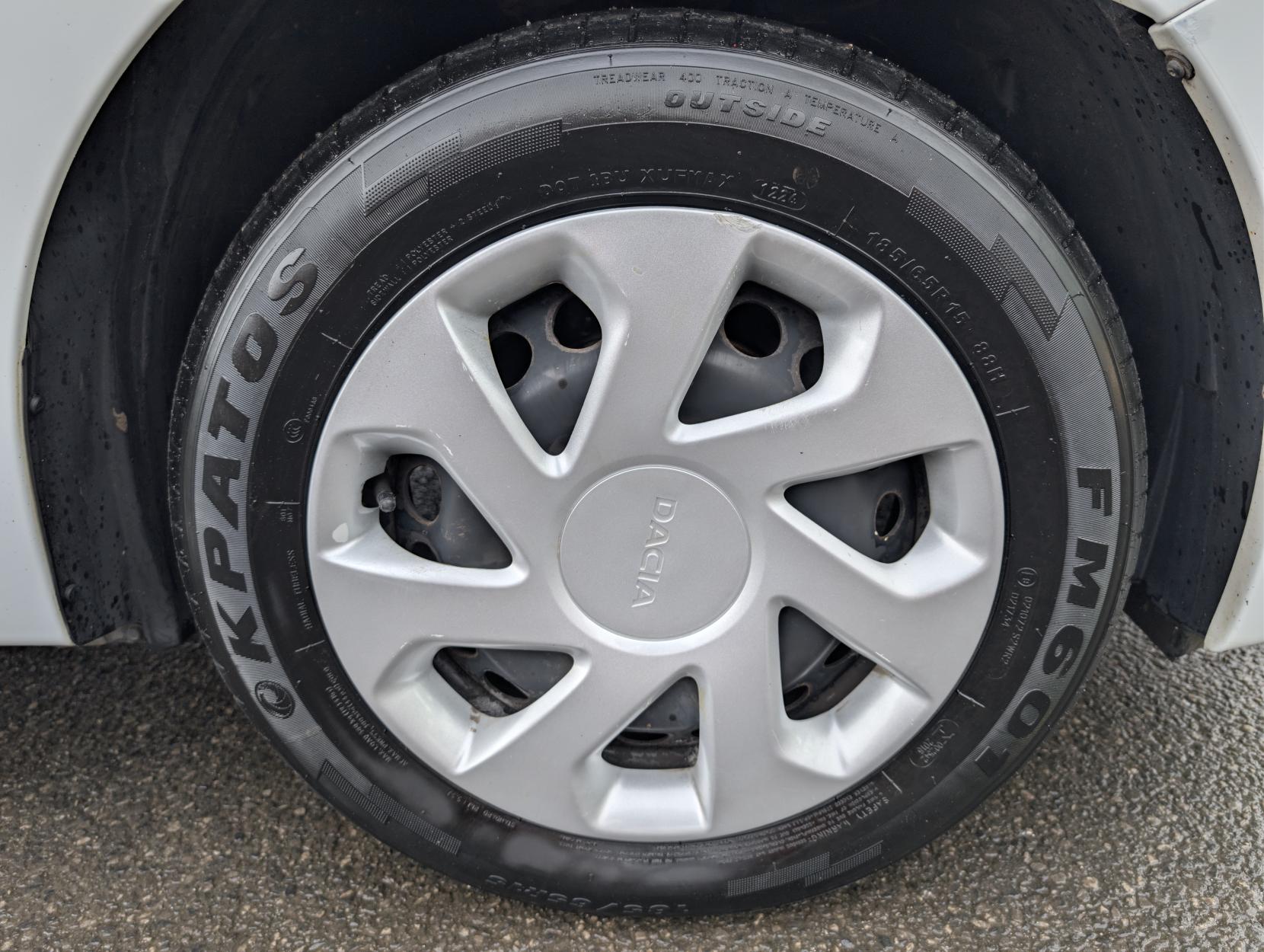 Dacia Sandero 1.0 SCe Essential Hatchback 5dr Petrol Manual Euro 6 (75 ps)