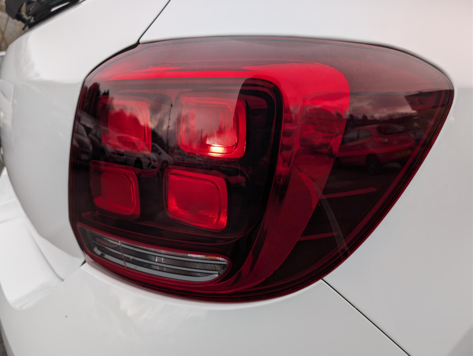 Dacia Sandero 1.0 SCe Essential Hatchback 5dr Petrol Manual Euro 6 (75 ps)