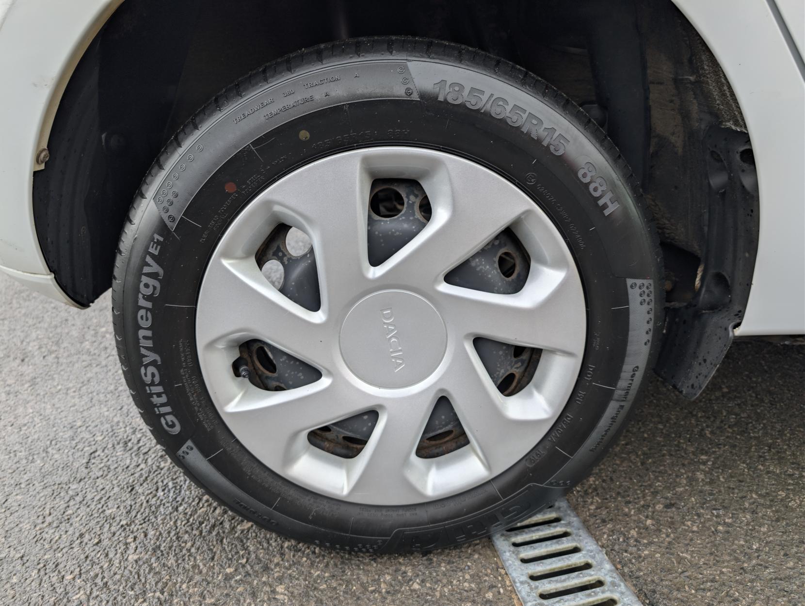 Dacia Sandero 1.0 SCe Essential Hatchback 5dr Petrol Manual Euro 6 (75 ps)