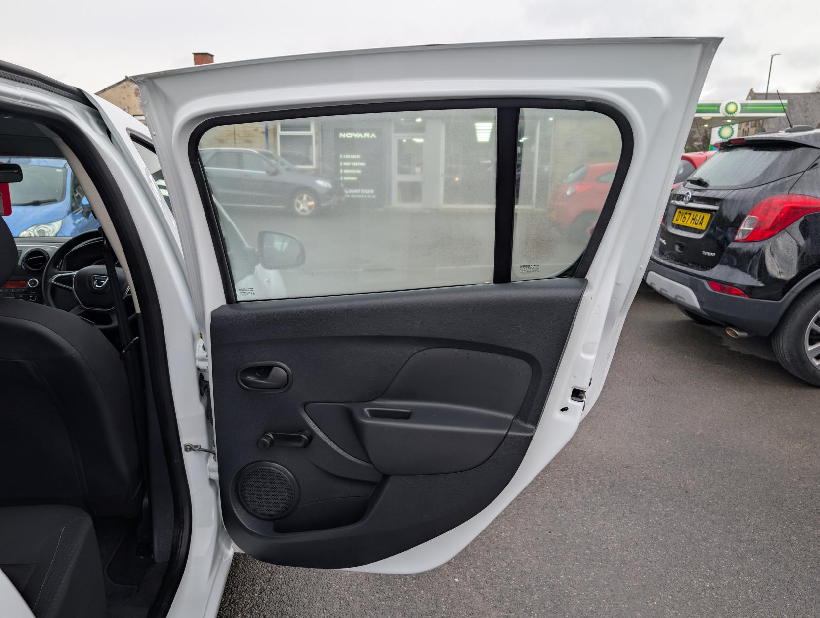 Dacia Sandero 1.0 SCe Essential Hatchback 5dr Petrol Manual Euro 6 (75 ps)