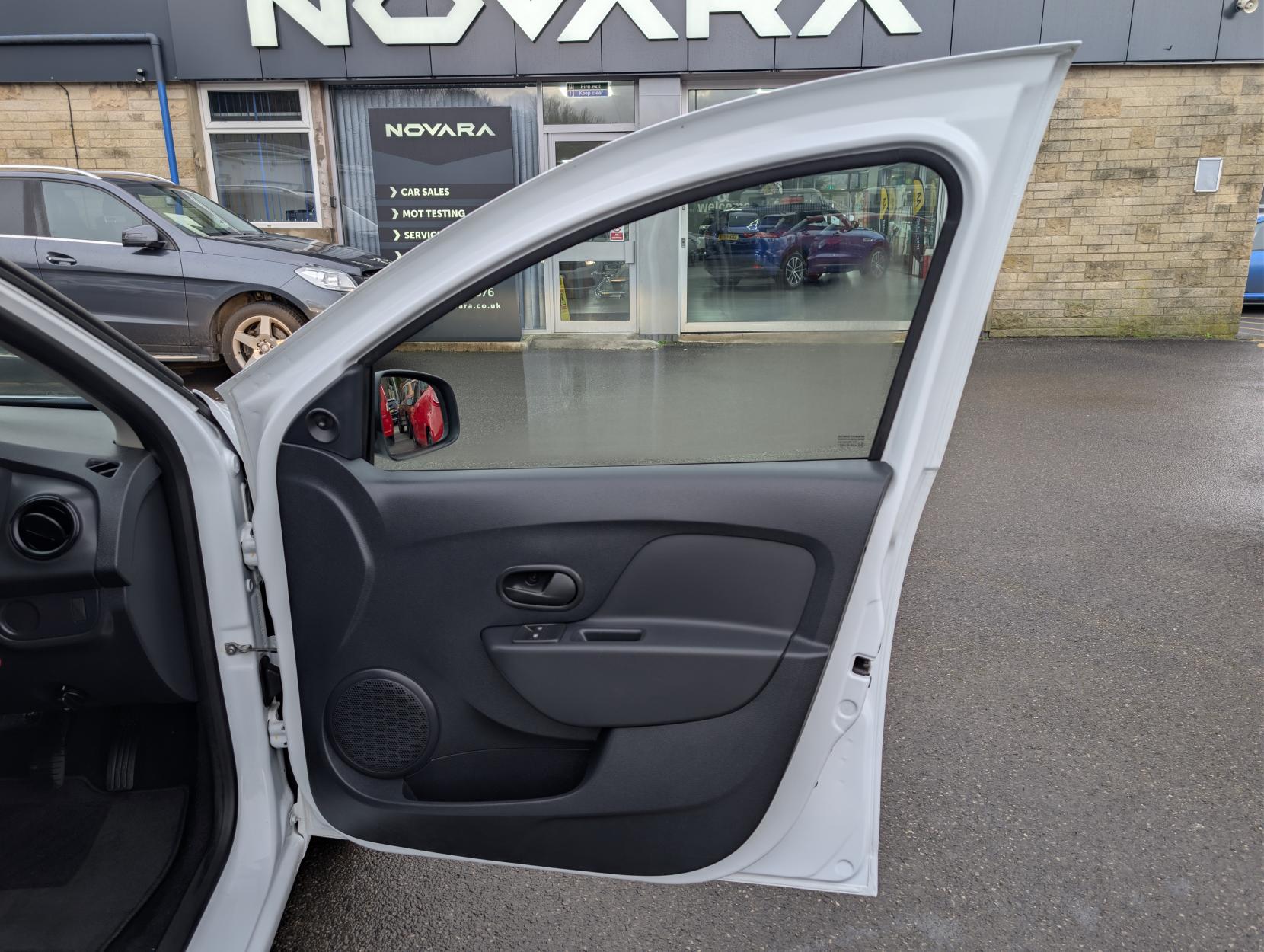 Dacia Sandero 1.0 SCe Essential Hatchback 5dr Petrol Manual Euro 6 (75 ps)