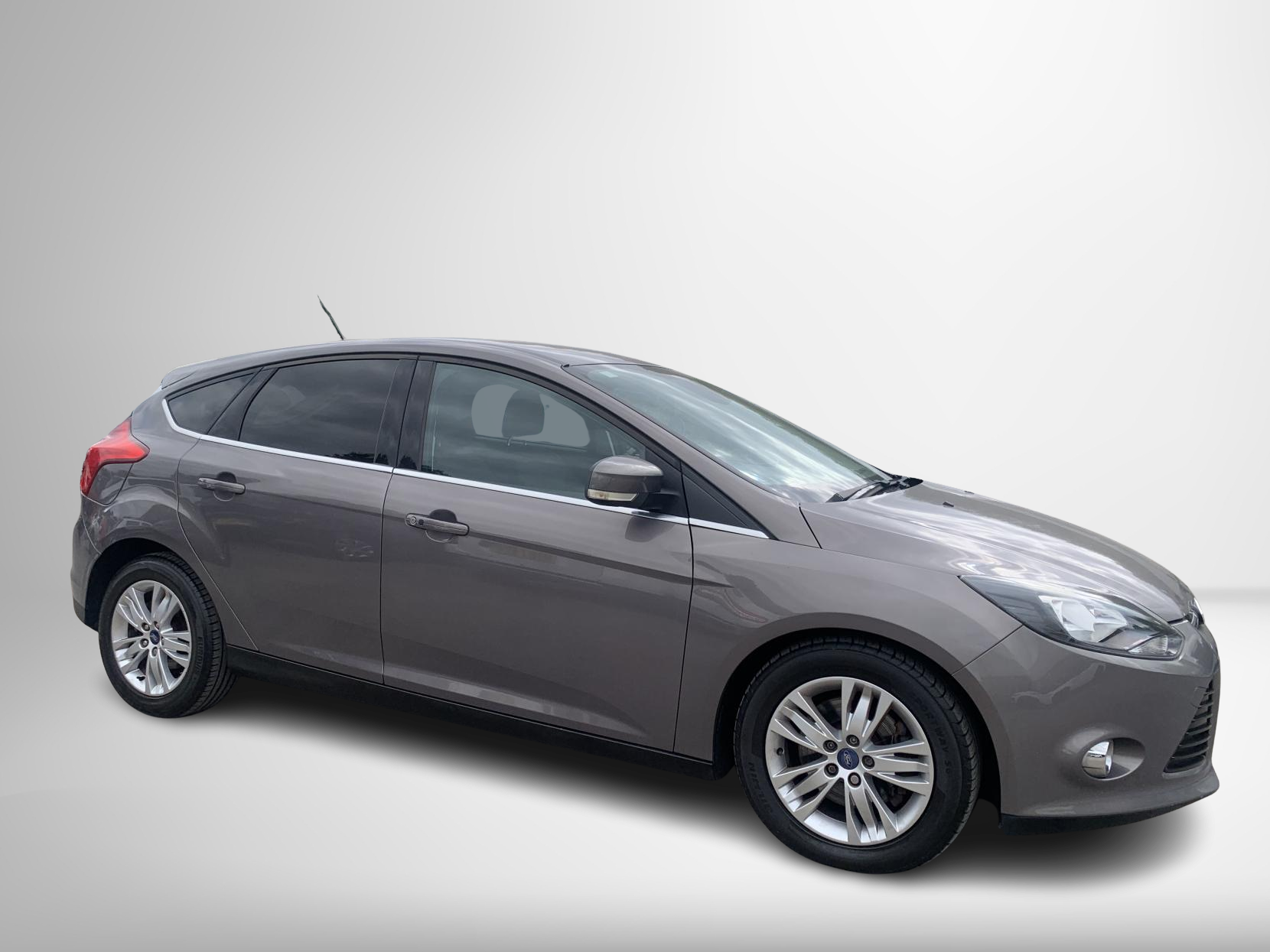 Ford Focus 2.0 TDCi Titanium Navigator Hatchback 5dr Diesel Powershift Euro 5 (140 ps)