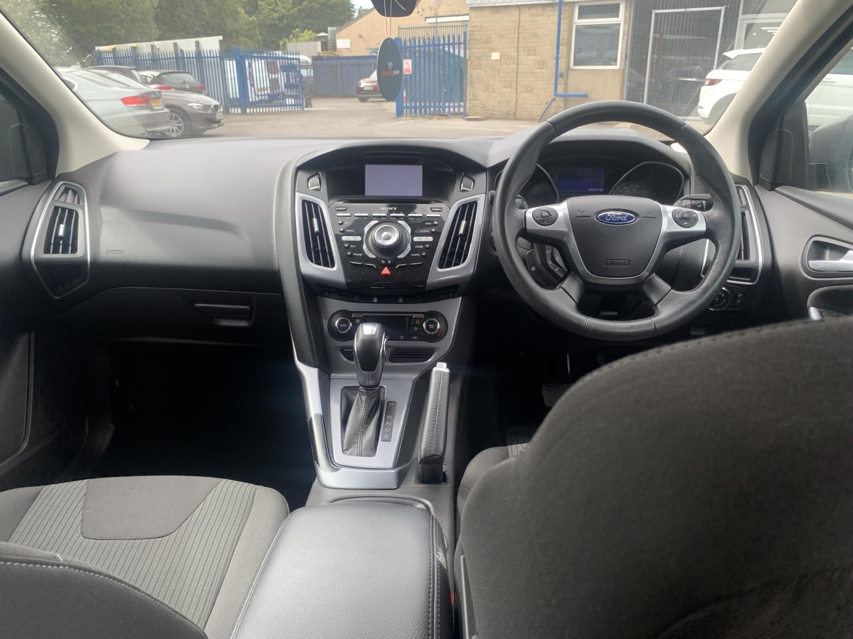 Ford Focus 2.0 TDCi Titanium Navigator Hatchback 5dr Diesel Powershift Euro 5 (140 ps)