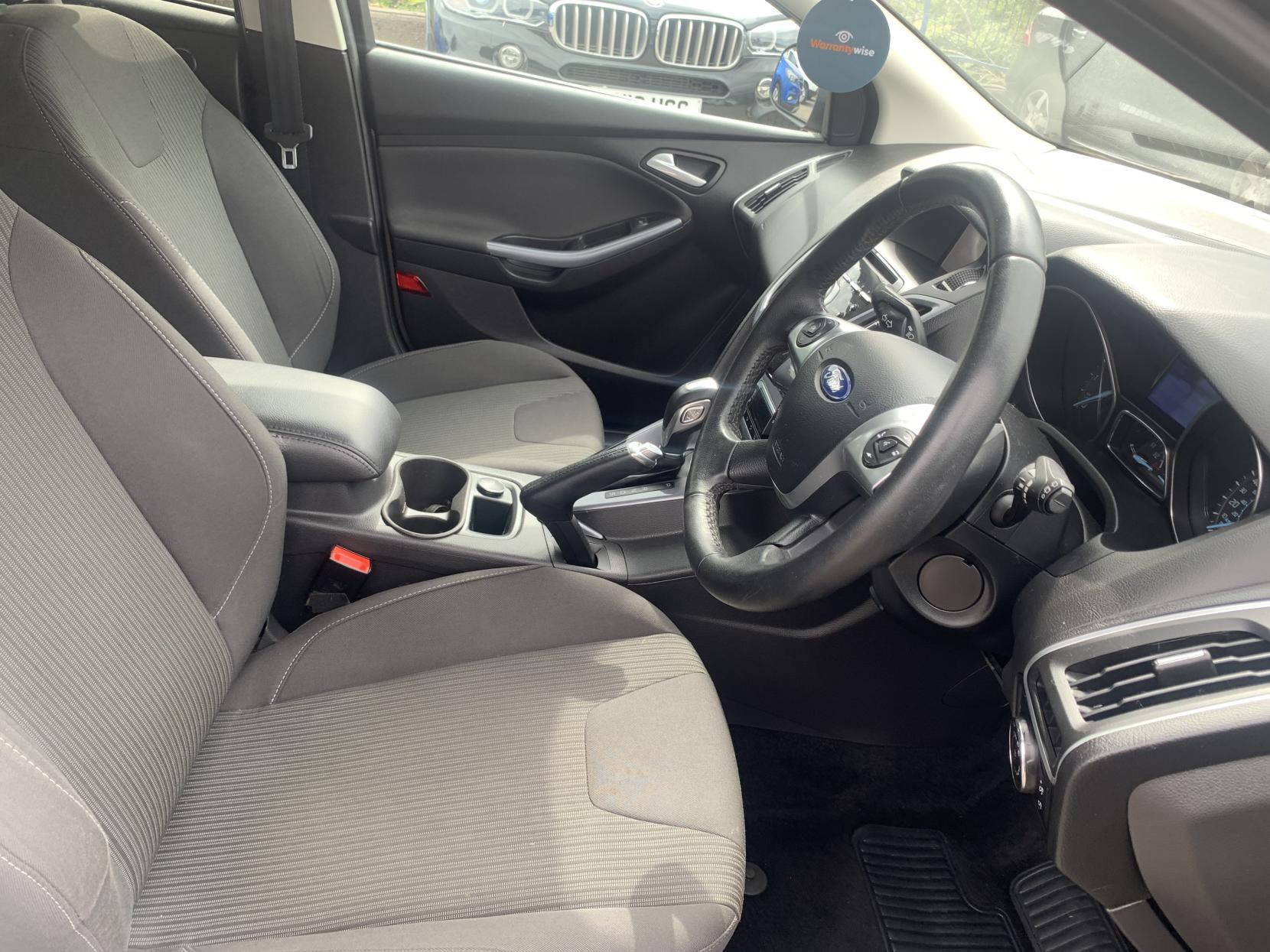Ford Focus 2.0 TDCi Titanium Navigator Hatchback 5dr Diesel Powershift Euro 5 (140 ps)