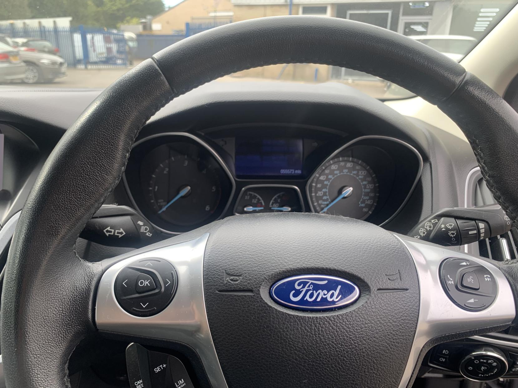 Ford Focus 2.0 TDCi Titanium Navigator Hatchback 5dr Diesel Powershift Euro 5 (140 ps)
