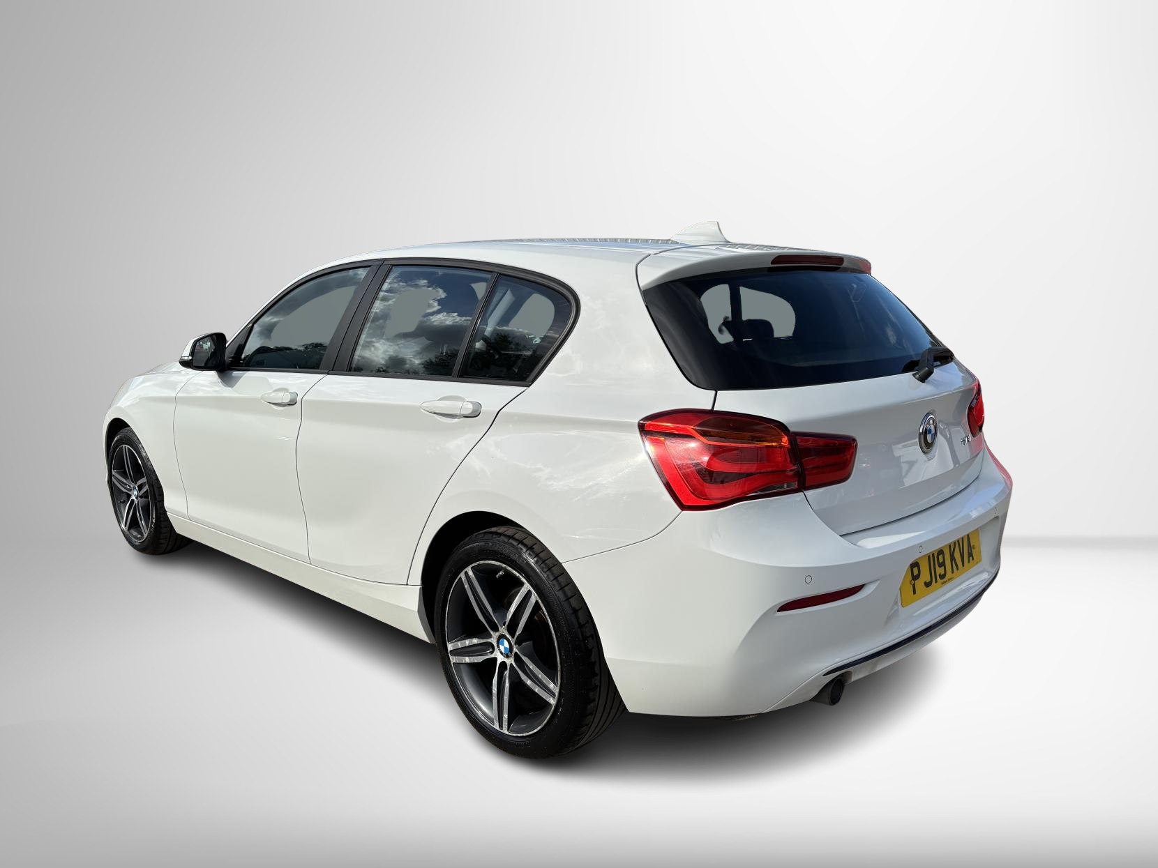 BMW 1 Series 1.5 118i Sport Hatchback 5dr Petrol Manual Euro 6 (s/s) (136 ps)