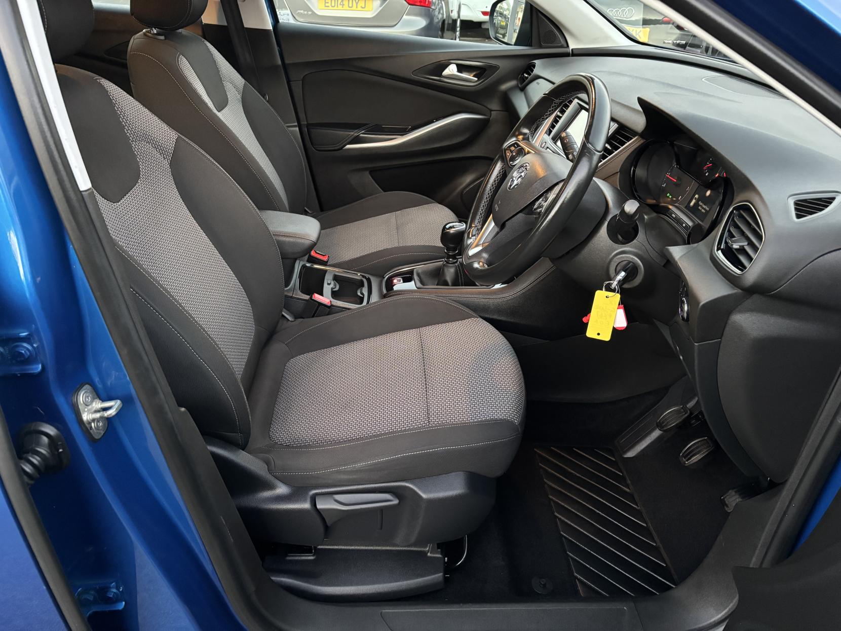 Vauxhall Grandland X 1.2 Turbo SE SUV 5dr Petrol Manual Euro 6 (s/s) (130 ps)