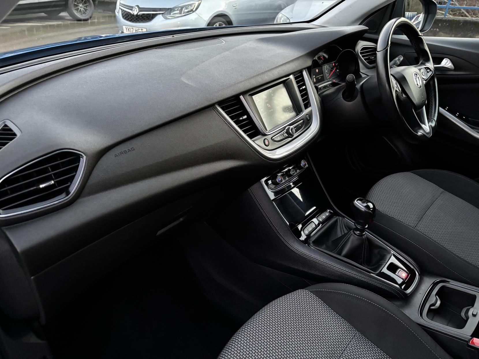 Vauxhall Grandland X 1.2 Turbo SE SUV 5dr Petrol Manual Euro 6 (s/s) (130 ps)