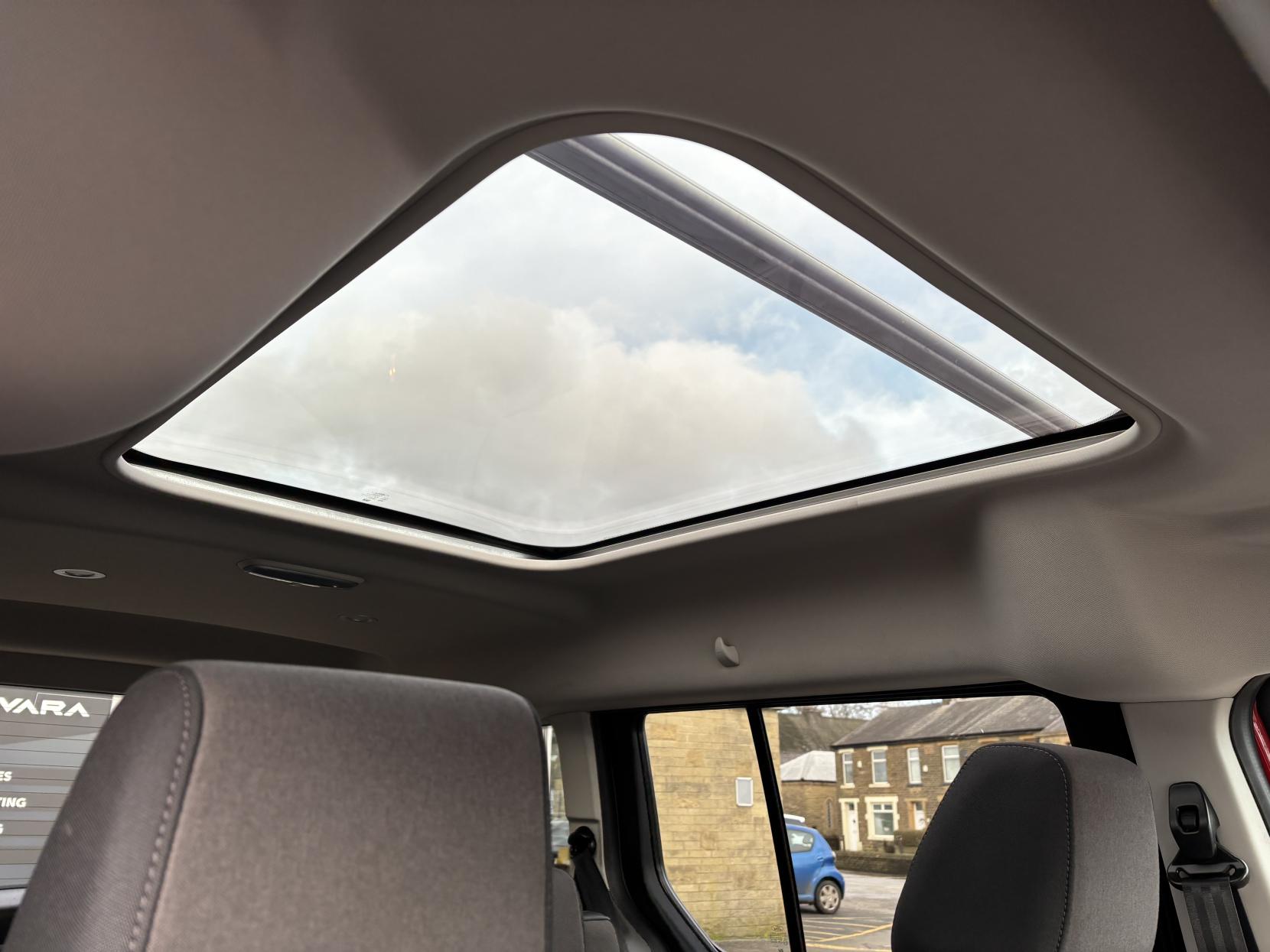 Ford Grand Tourneo Connect 1.5 EcoBlue Titanium MPV 5dr Diesel Auto Euro 6 (s/s) (120 ps)