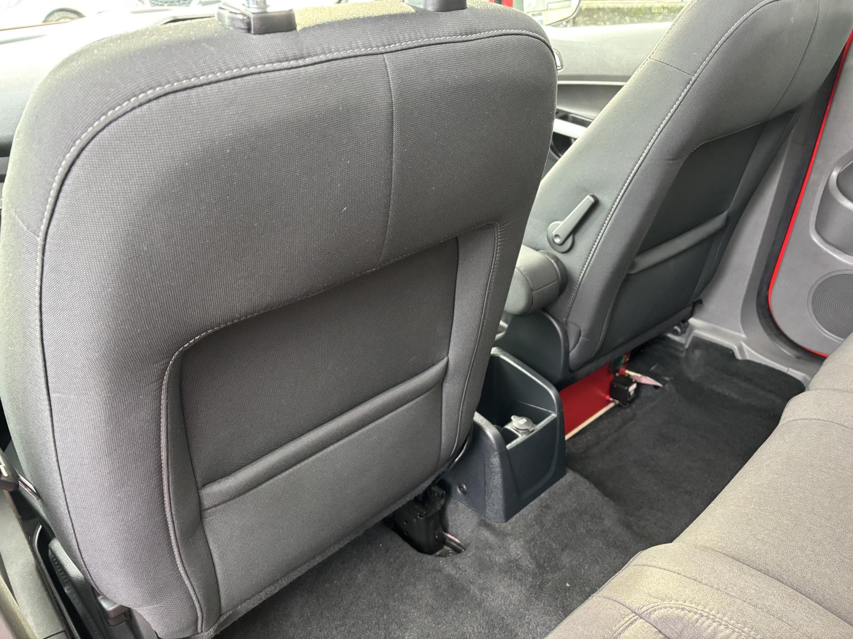 Ford Grand Tourneo Connect 1.5 EcoBlue Titanium MPV 5dr Diesel Auto Euro 6 (s/s) (120 ps)