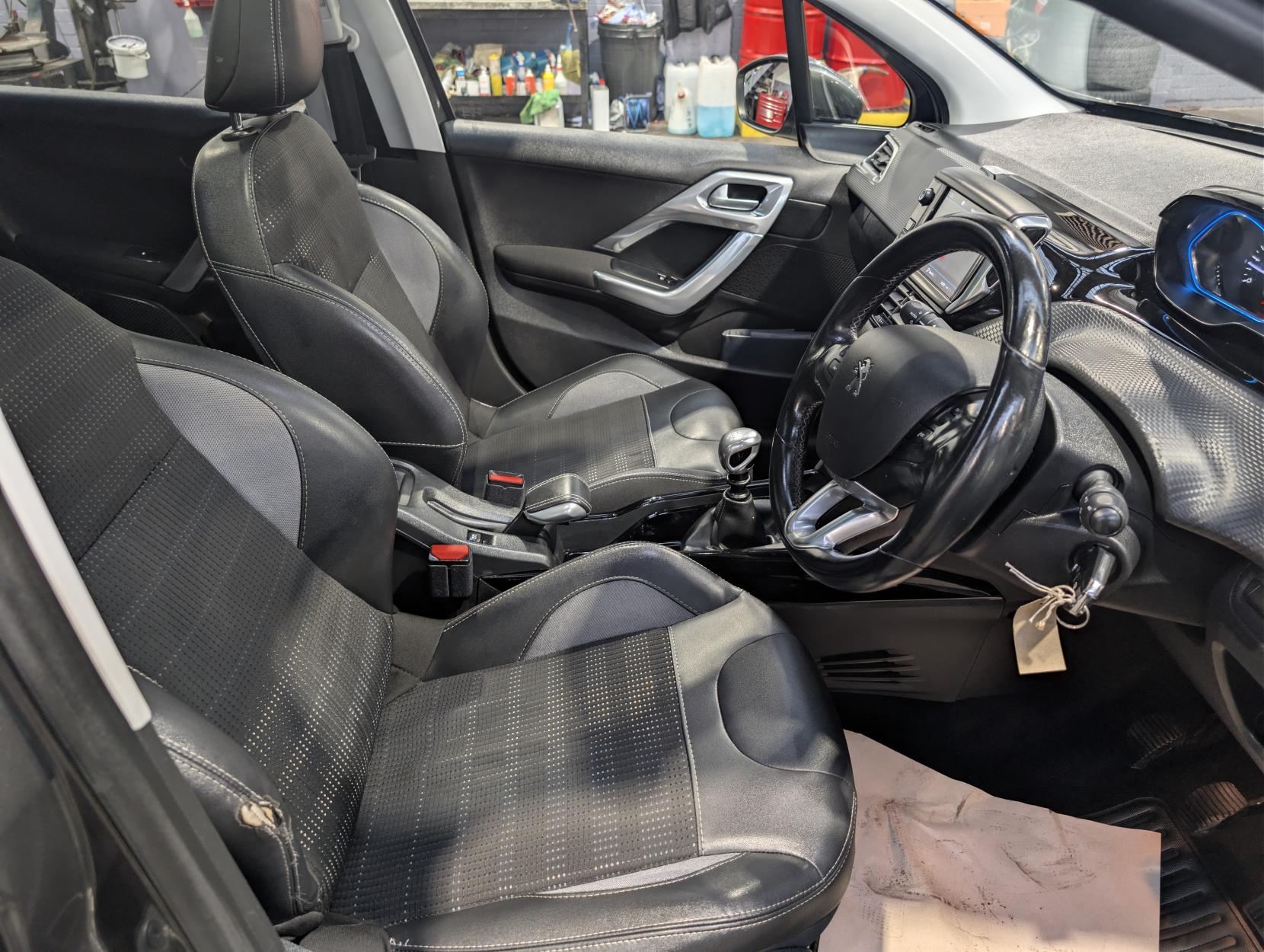 Peugeot 2008 1.2 PureTech Allure Premium SUV 5dr Petrol Manual Euro 6 (s/s) (110 ps)