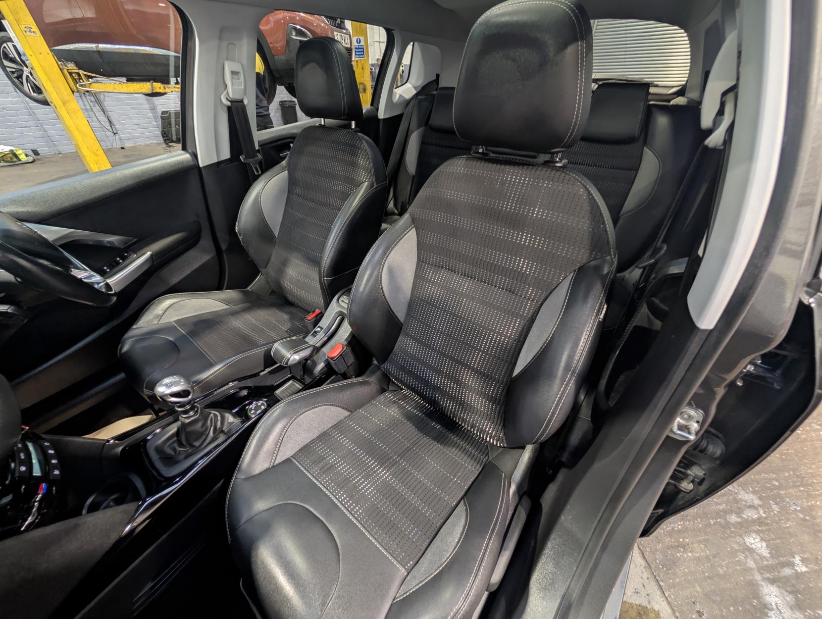 Peugeot 2008 1.2 PureTech Allure Premium SUV 5dr Petrol Manual Euro 6 (s/s) (110 ps)