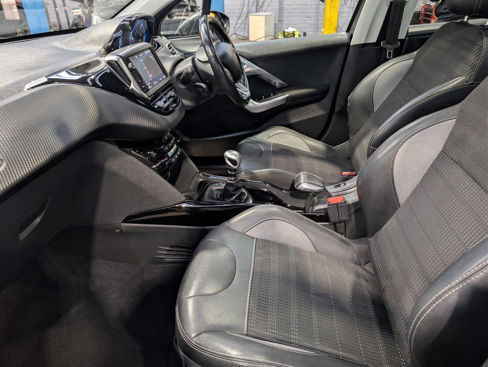 Peugeot 2008 1.2 PureTech Allure Premium SUV 5dr Petrol Manual Euro 6 (s/s) (110 ps)