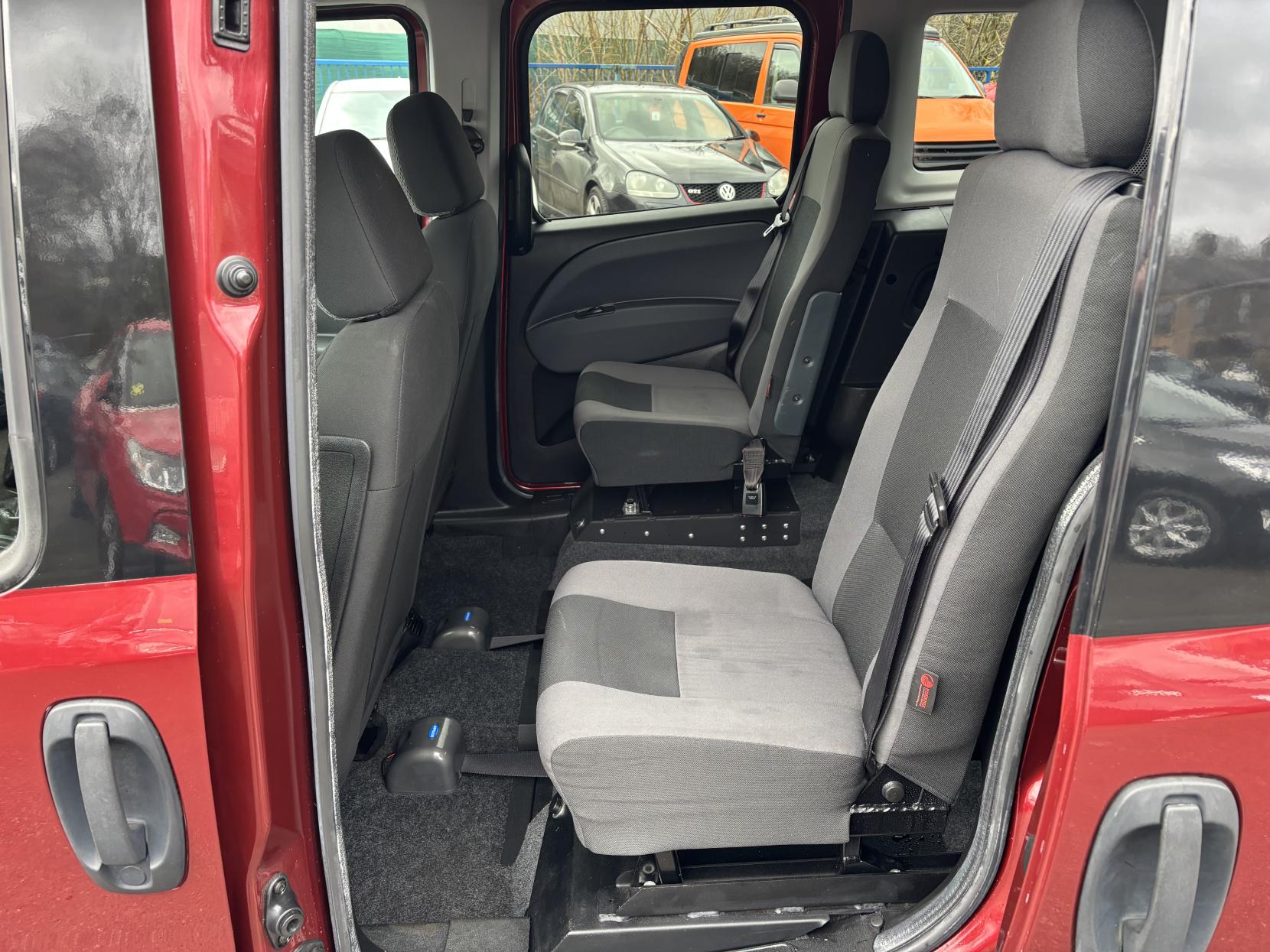 Fiat Doblo 1.6 MultiJet Lounge MPV 5dr Diesel Manual Euro 6 (95 ps)