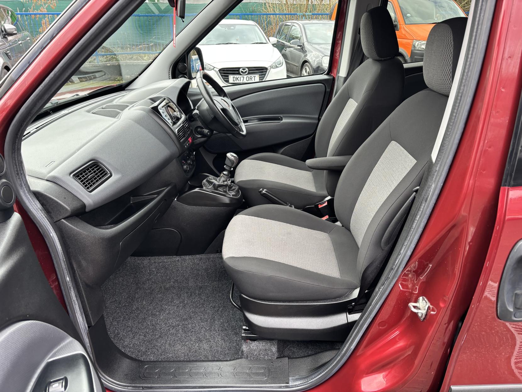 Fiat Doblo 1.6 MultiJet Lounge MPV 5dr Diesel Manual Euro 6 (95 ps)