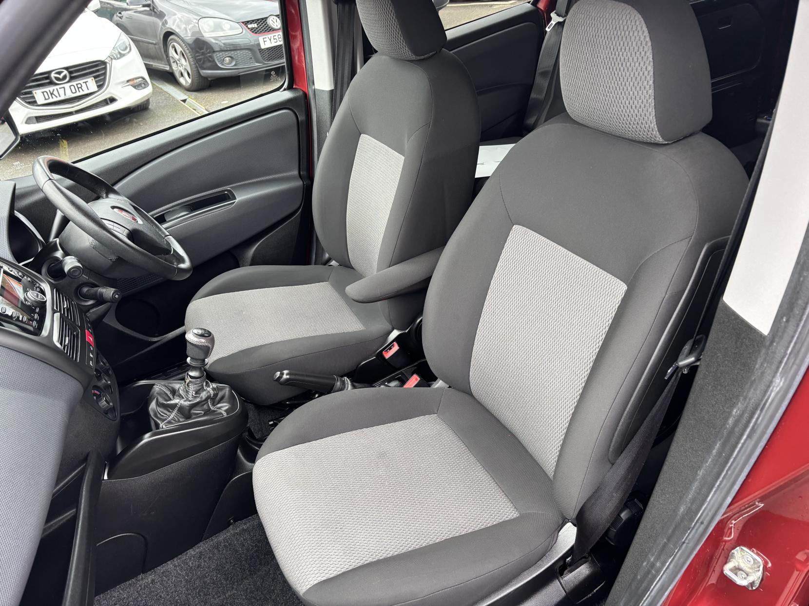 Fiat Doblo 1.6 MultiJet Lounge MPV 5dr Diesel Manual Euro 6 (95 ps)