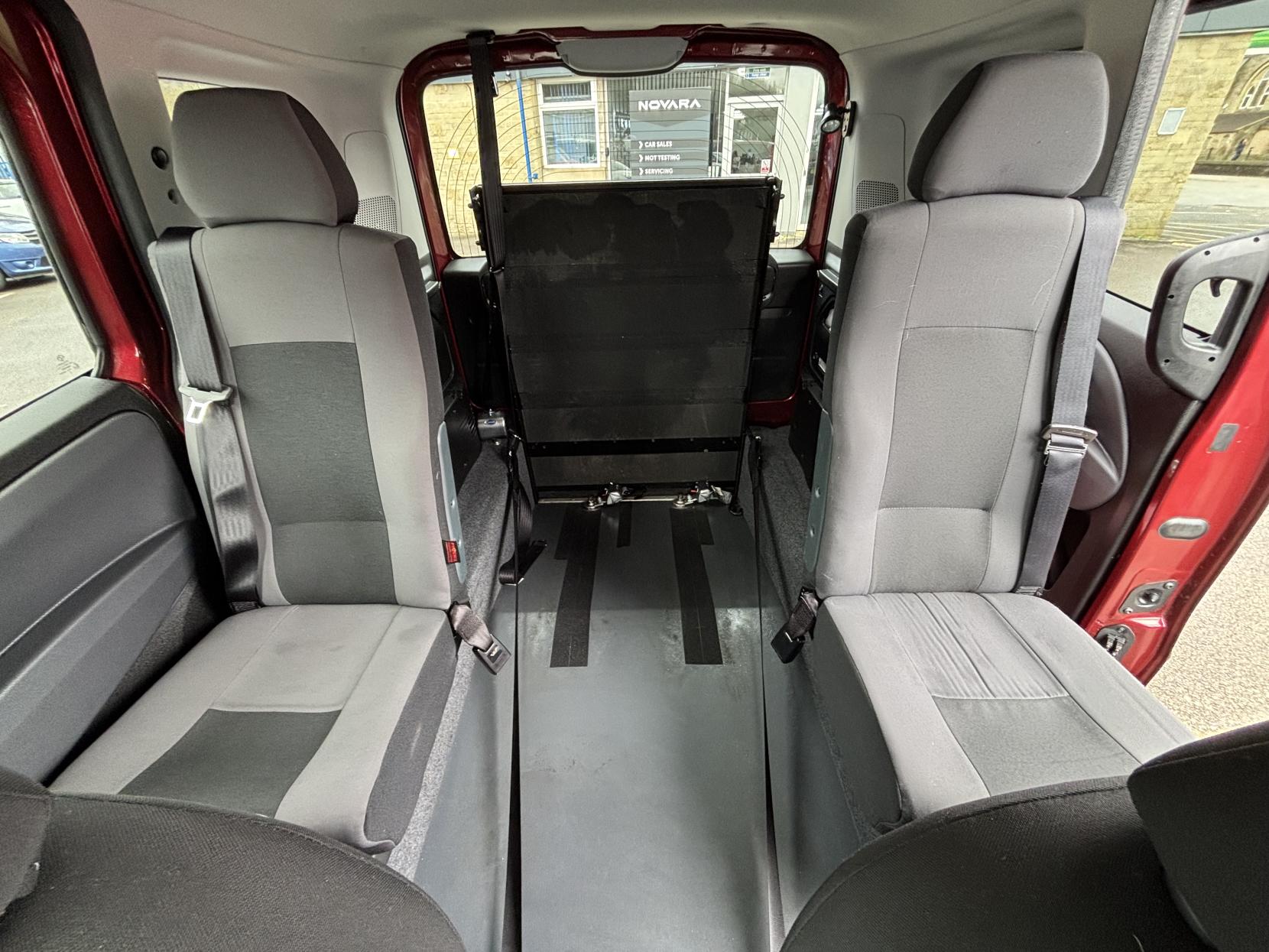 Fiat Doblo 1.6 MultiJet Lounge MPV 5dr Diesel Manual Euro 6 (95 ps)