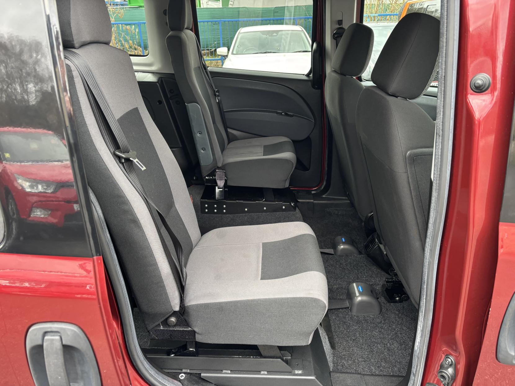 Fiat Doblo 1.6 MultiJet Lounge MPV 5dr Diesel Manual Euro 6 (95 ps)