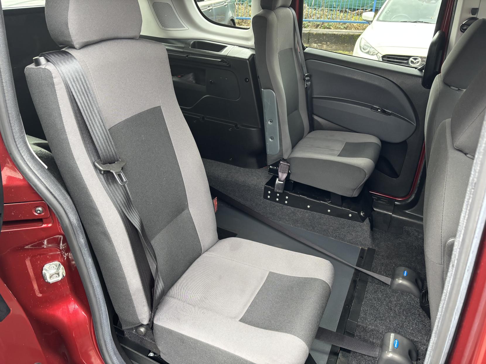 Fiat Doblo 1.6 MultiJet Lounge MPV 5dr Diesel Manual Euro 6 (95 ps)