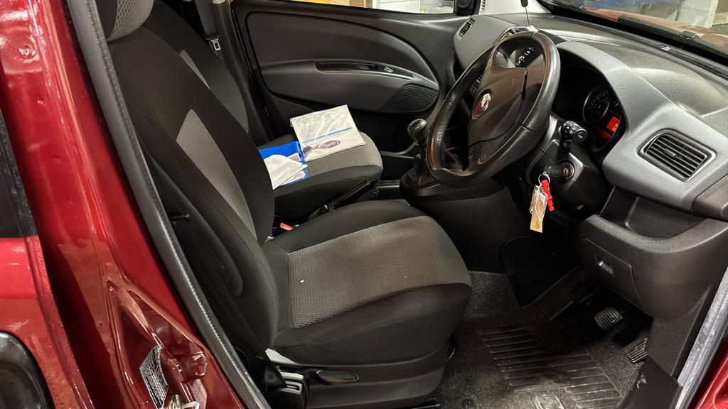 Fiat Doblo 1.6 MultiJet Lounge MPV 5dr Diesel Manual Euro 6 (95 ps)